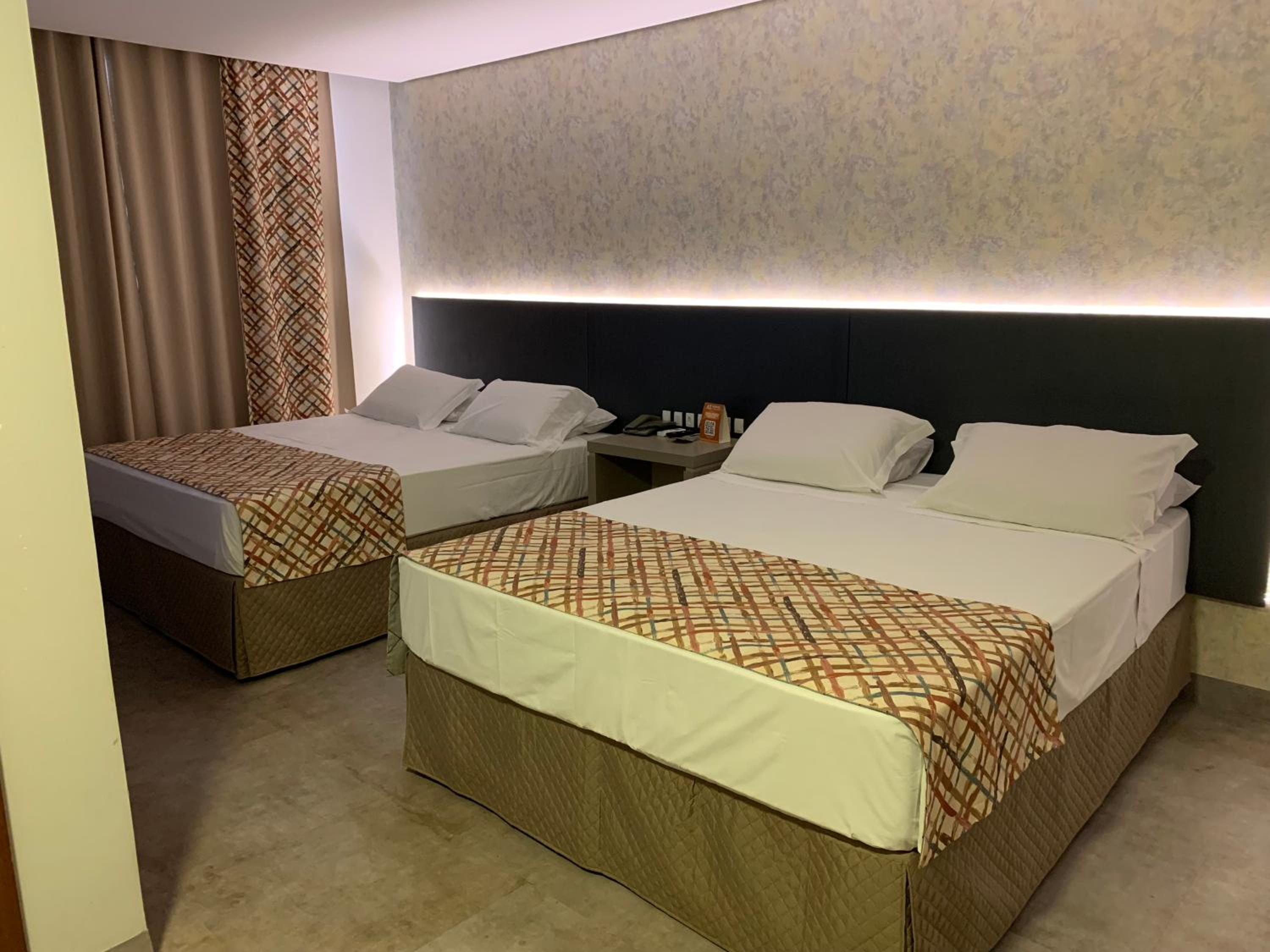 Deluxe Quadruple Room - Photo 2