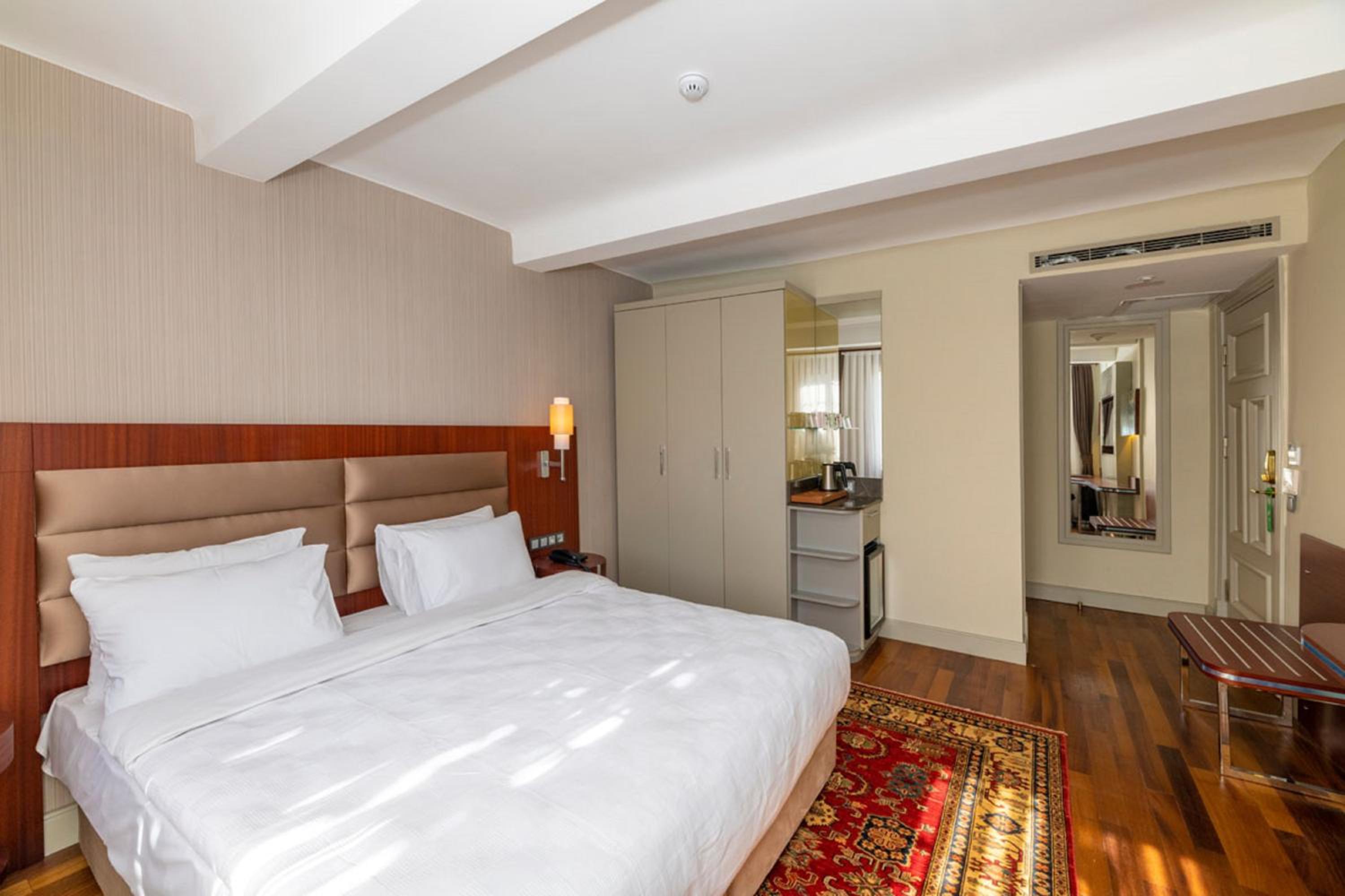 Budget Double Room photo 2