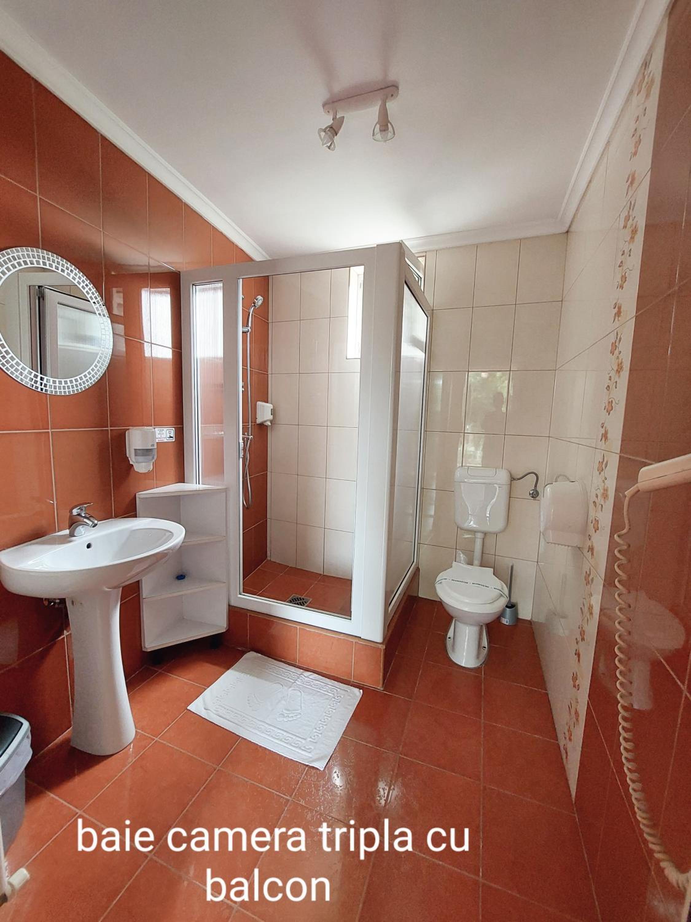 Triple Room with Balcony - Photo 5