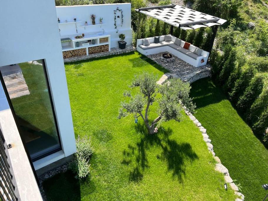 Three-Bedroom Villa photo 3