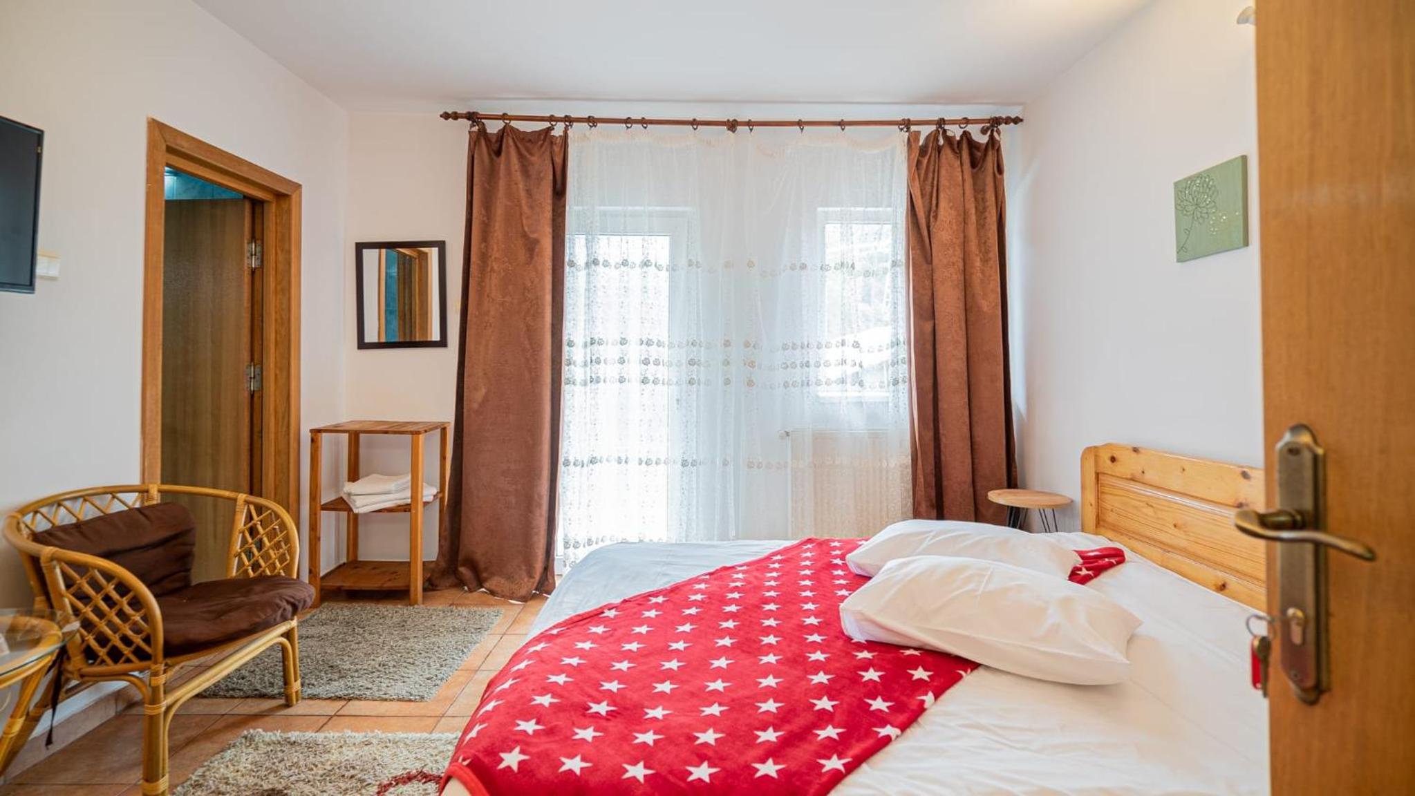King Room with Balcony - Photo 39