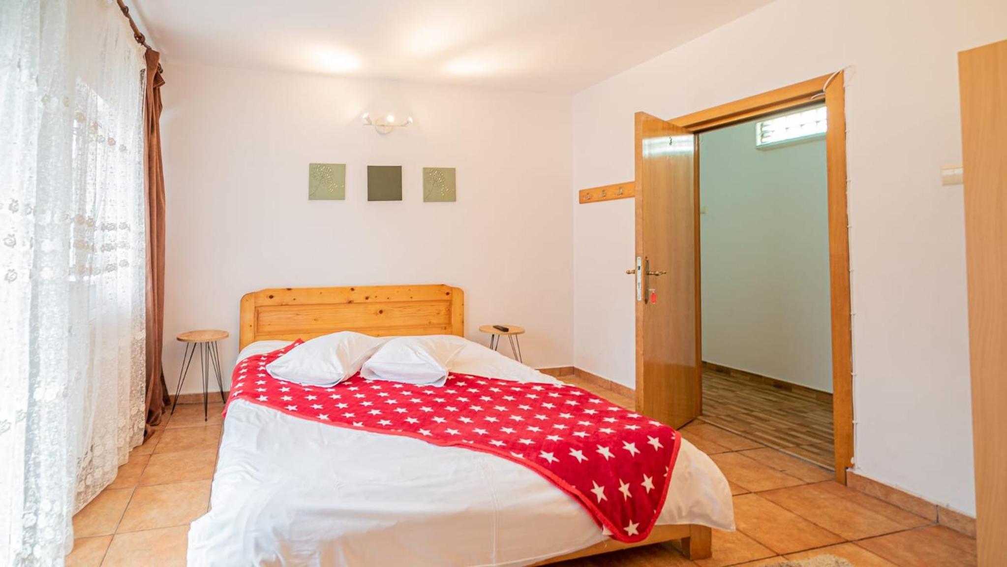 King Room with Balcony - Photo 38