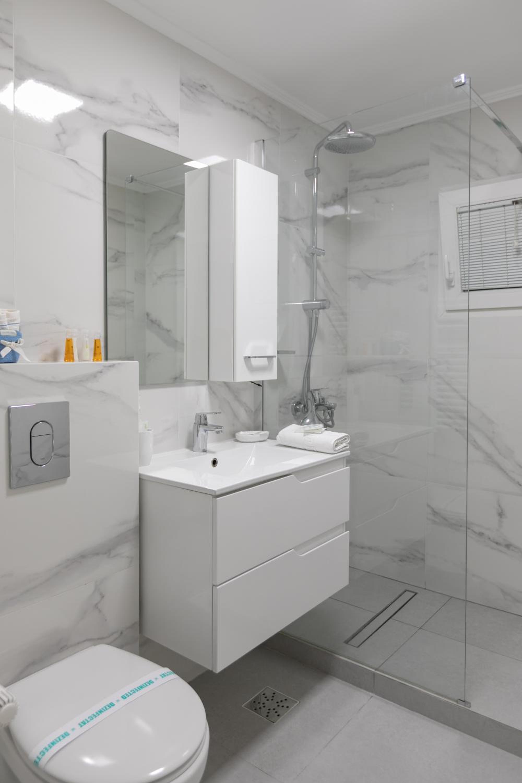 Two-Bedroom Apartment - Photo 35