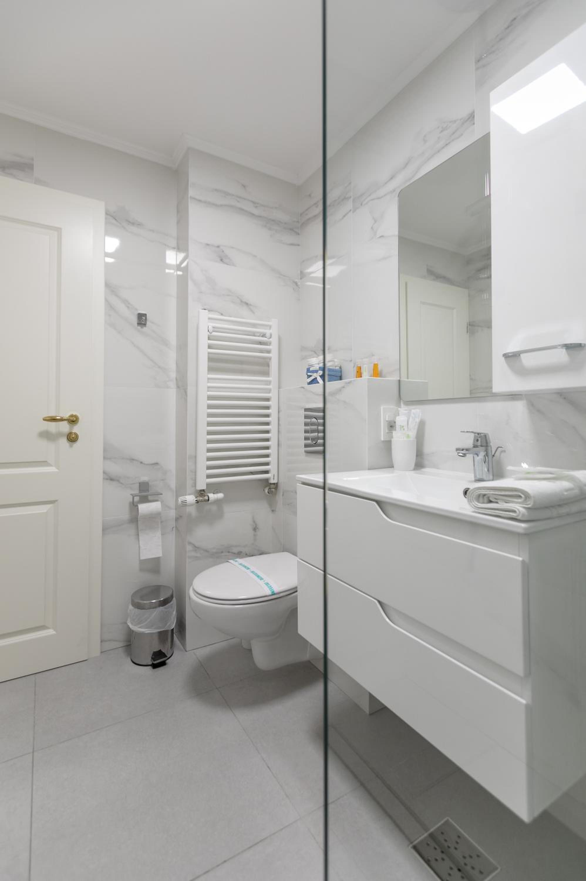 Two-Bedroom Apartment - Photo 9