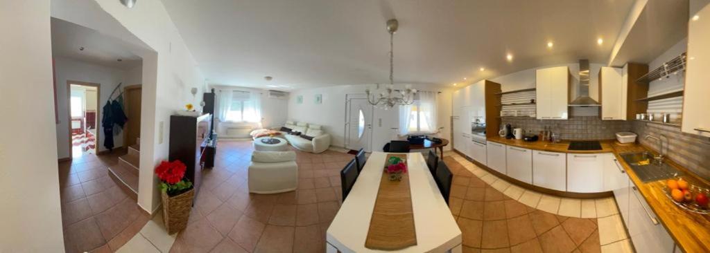 Three-Bedroom House photo 2