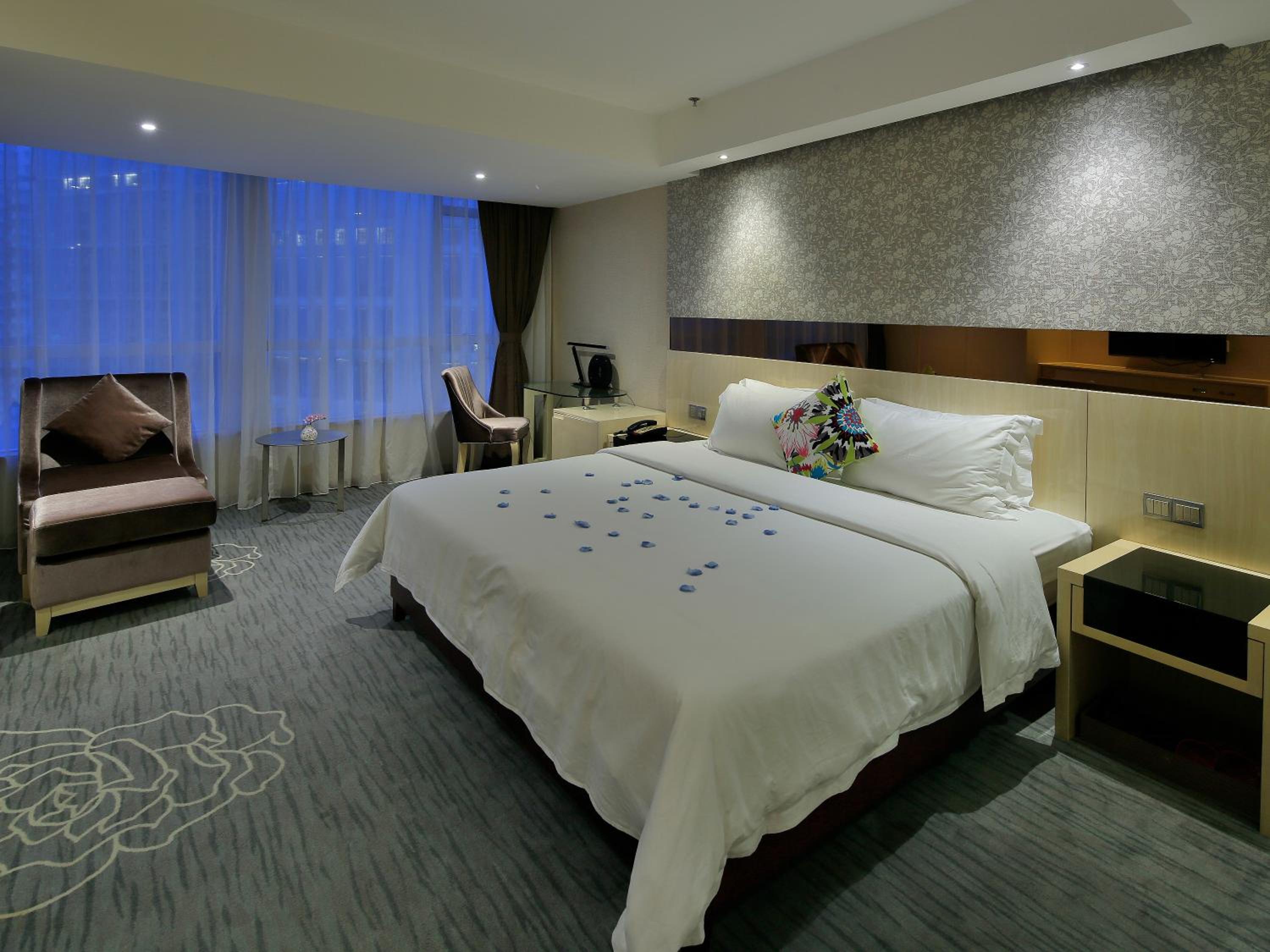 Standard King Room photo 1