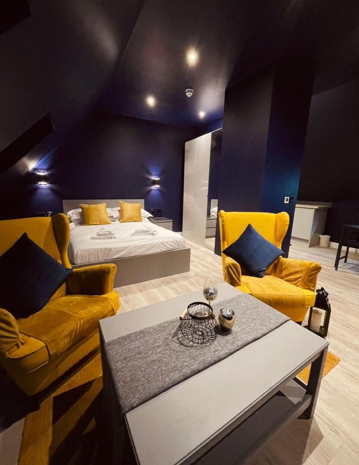 Queen Suite - Photo 1