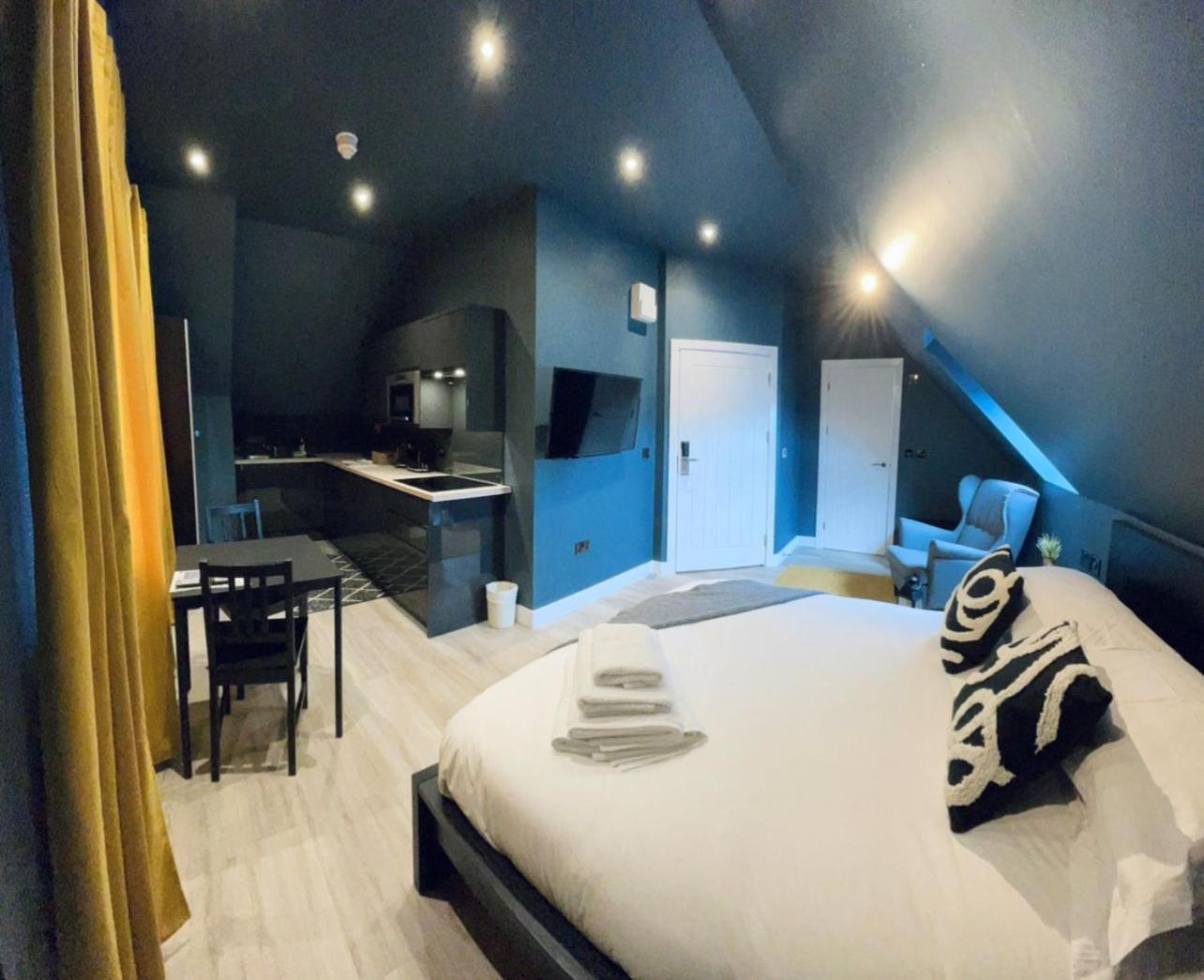 Queen Suite - Photo 6