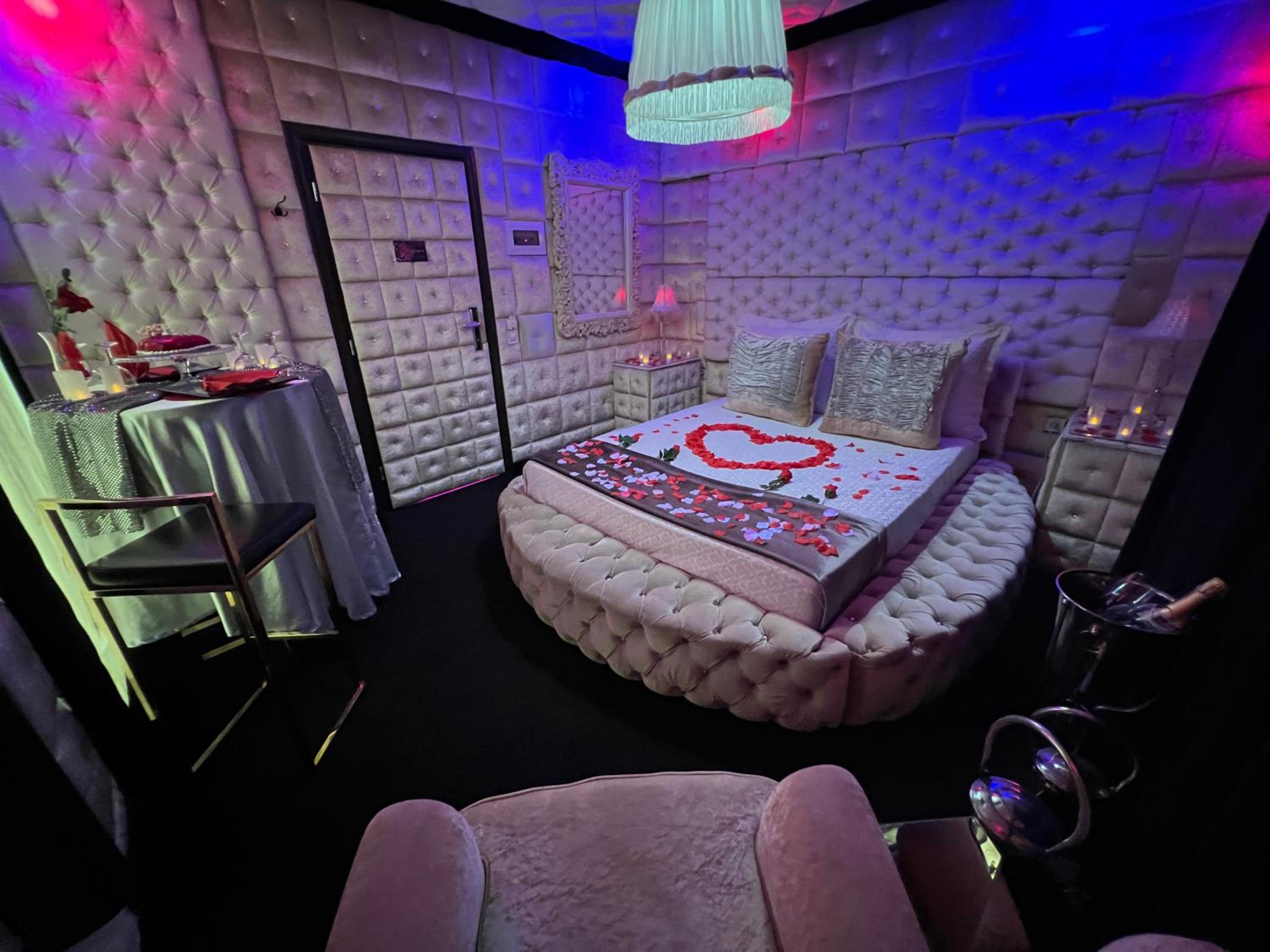 Deluxe Double Room with Side Sea View