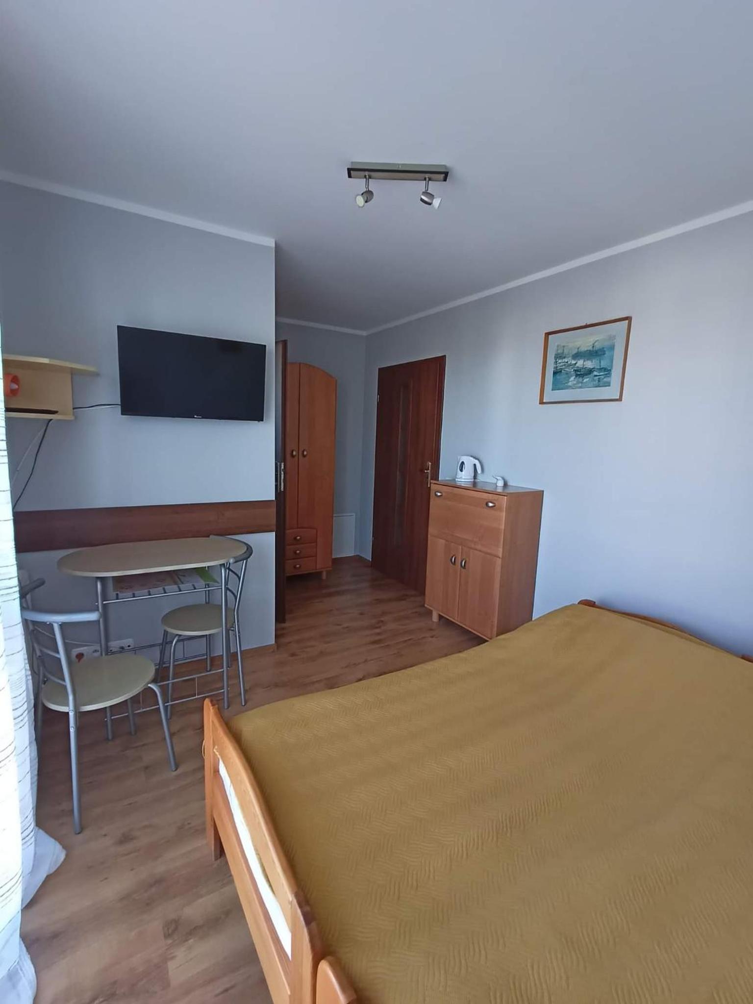 Twin Room with Balcony - Photo 1