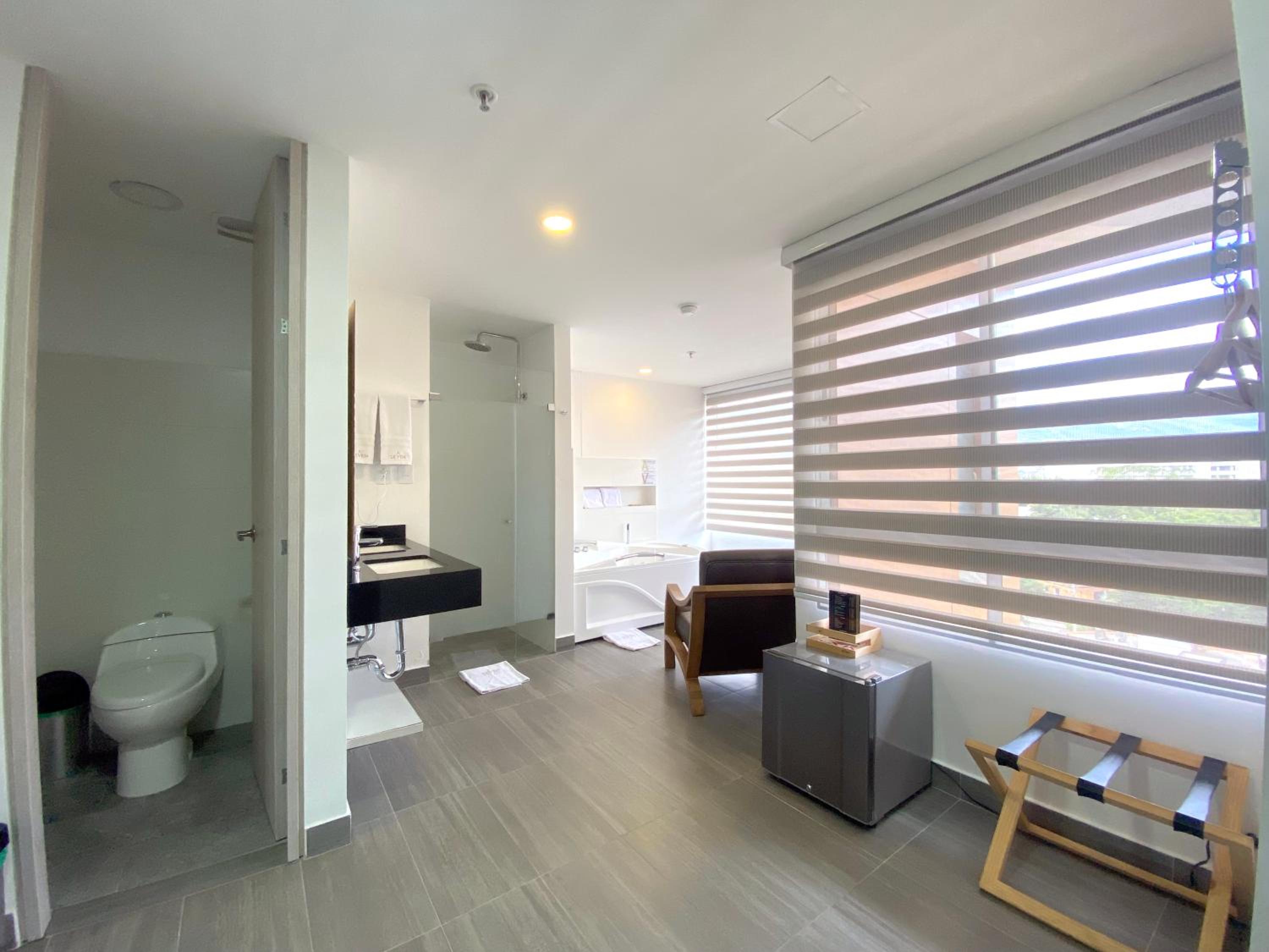 Deluxe King Room photo 3