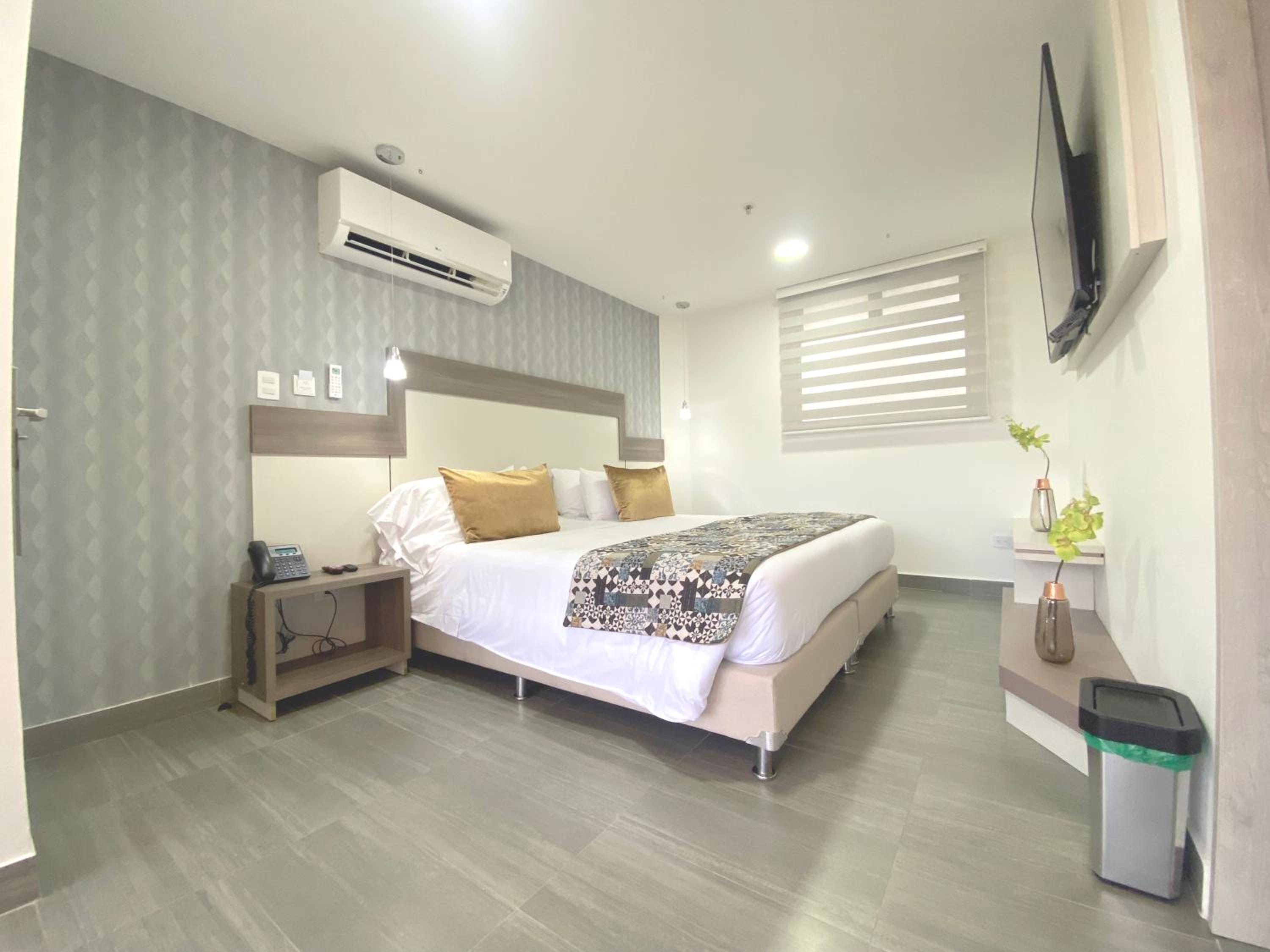 Deluxe King Room photo 1