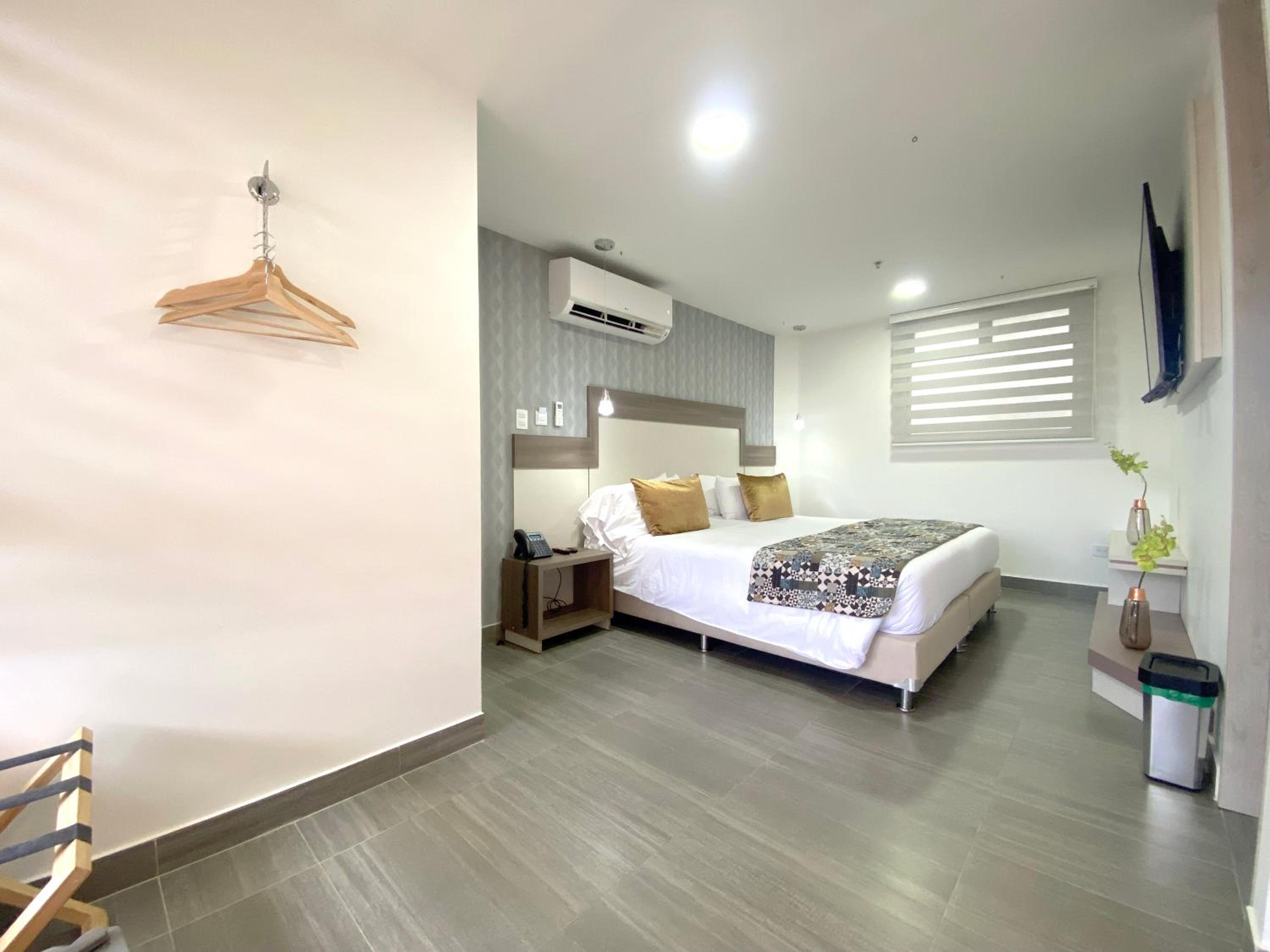 Deluxe King Room photo 2