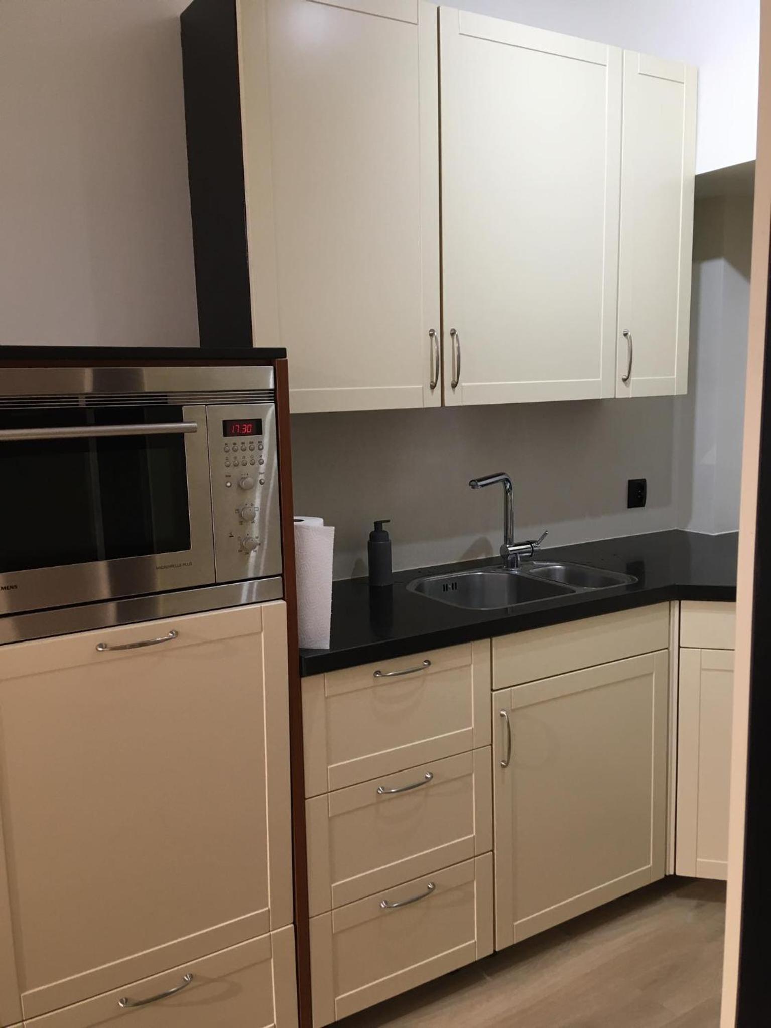 One-Bedroom Apartment - Photo 2
