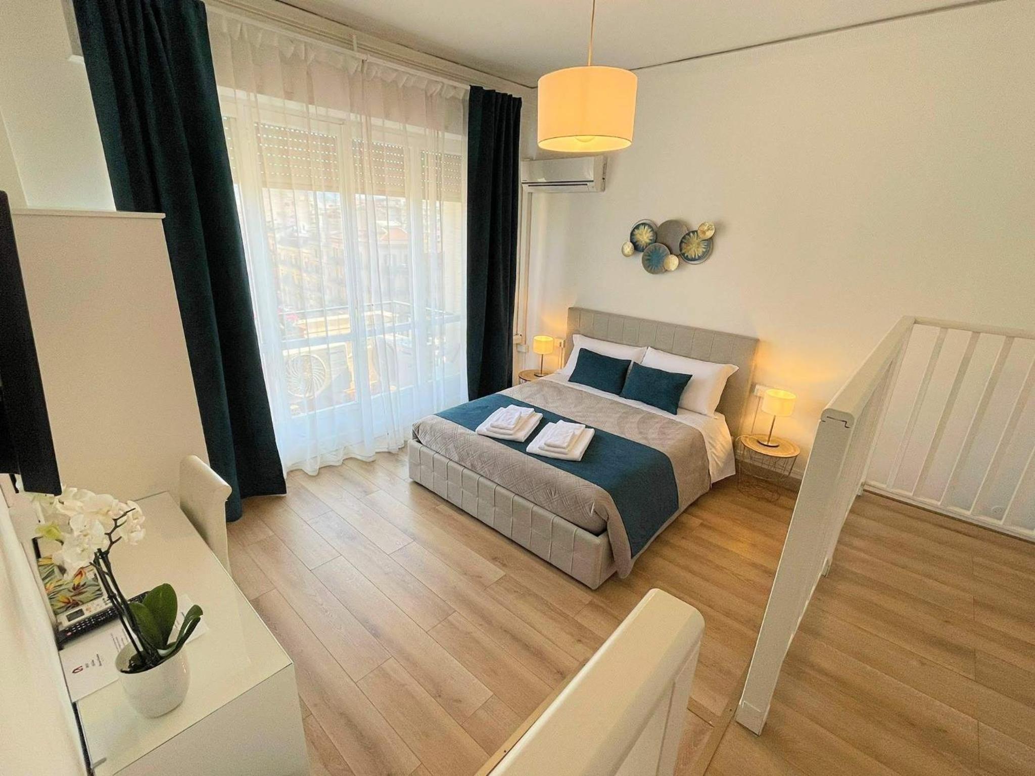 Deluxe Double Room with Balcony - Photo 8