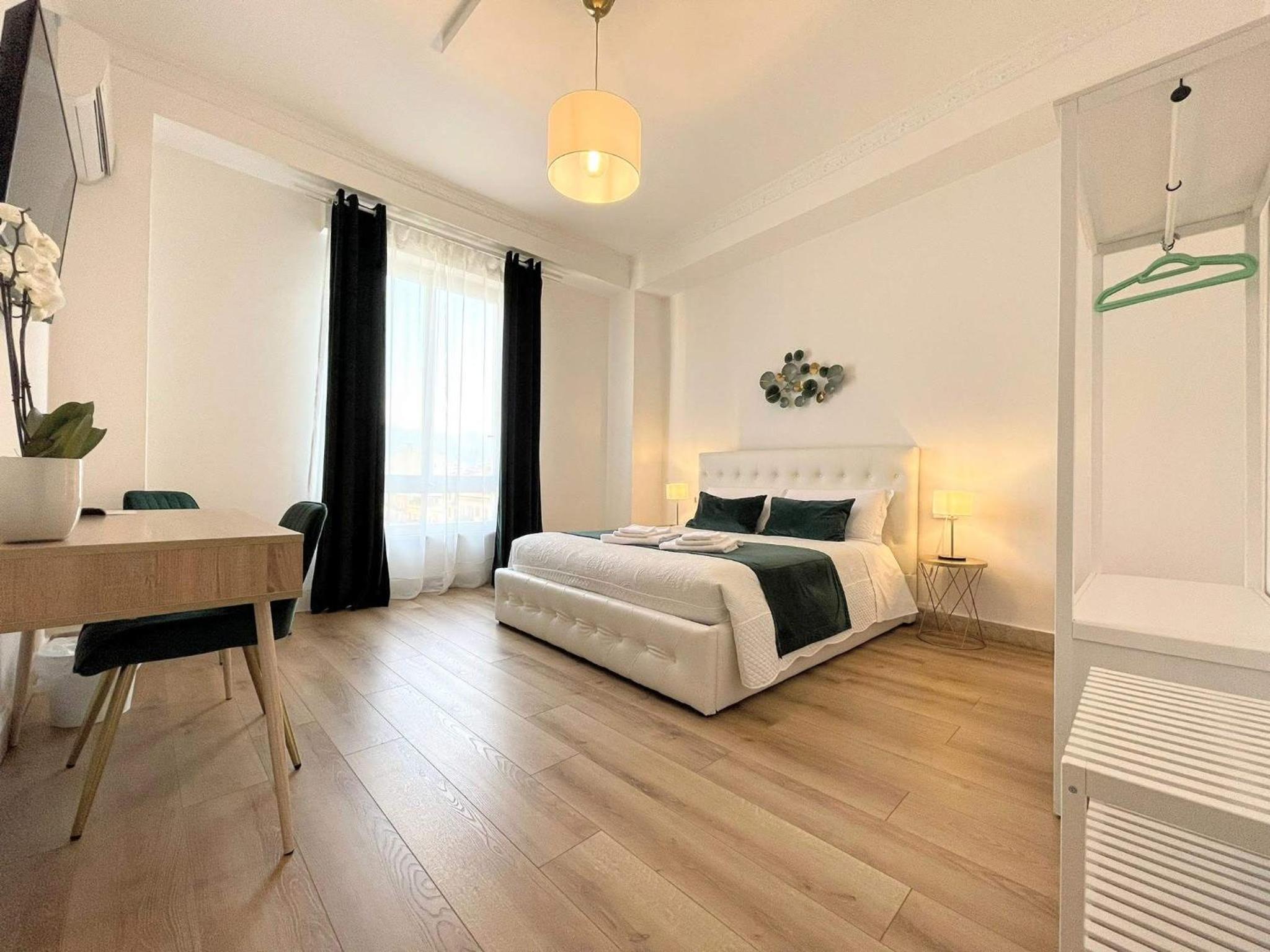 Standard Double or Twin Room - Photo 10