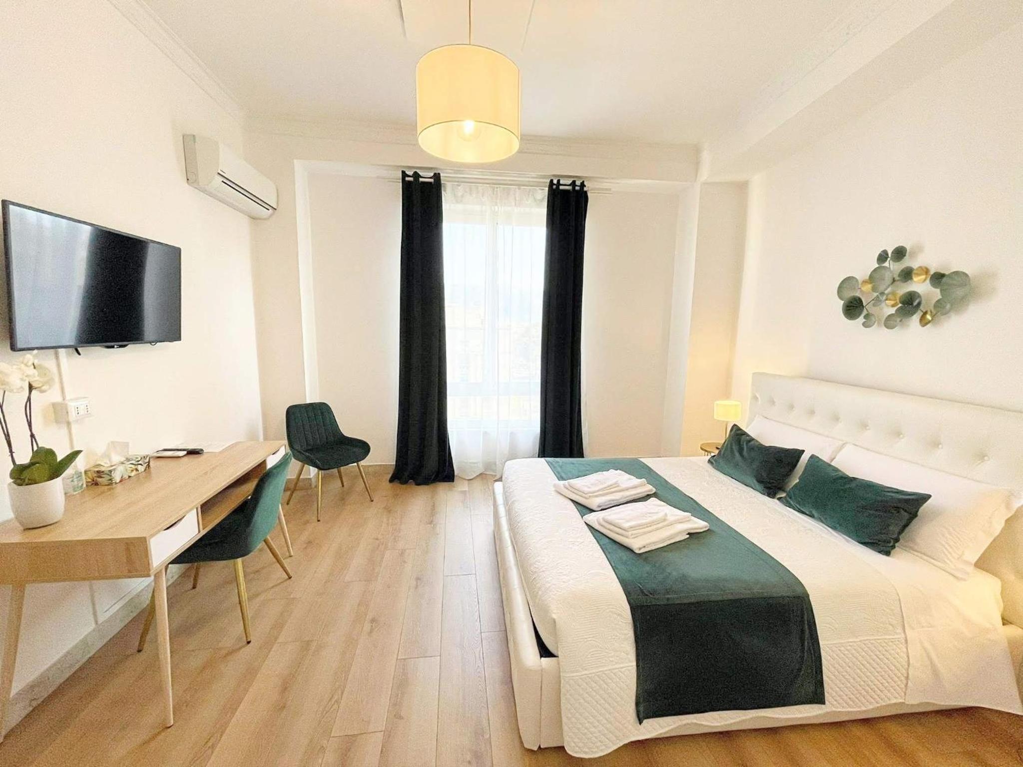 Standard Double or Twin Room - Photo 11