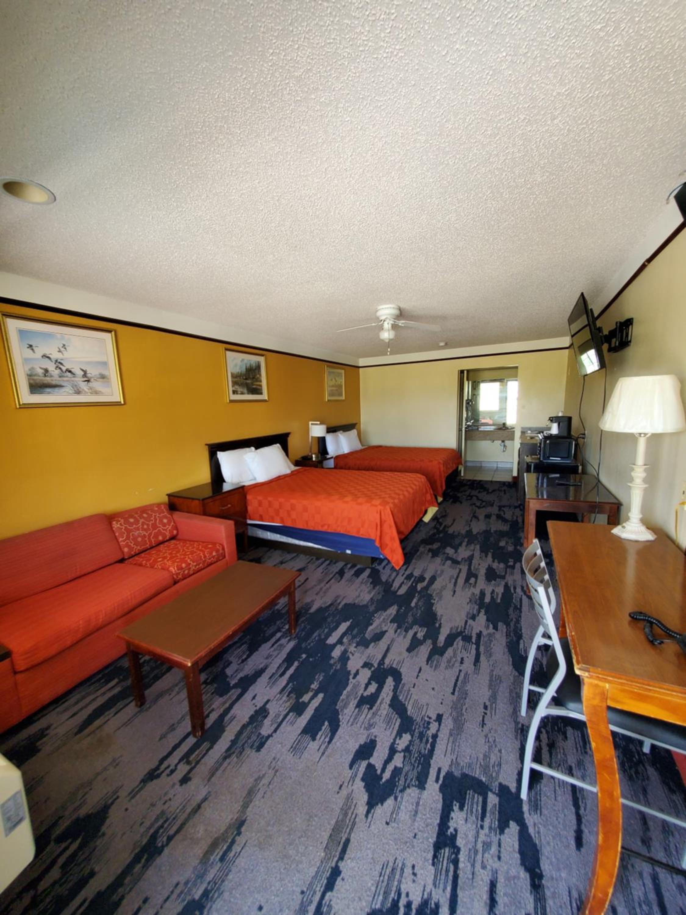 Queen Room with Two Queen Beds - Photo 16