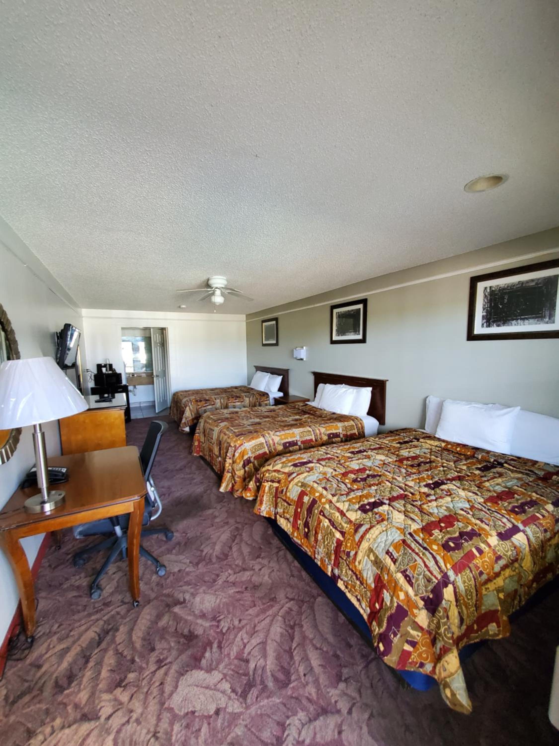 Queen Room with Three Queen Beds - Photo 9