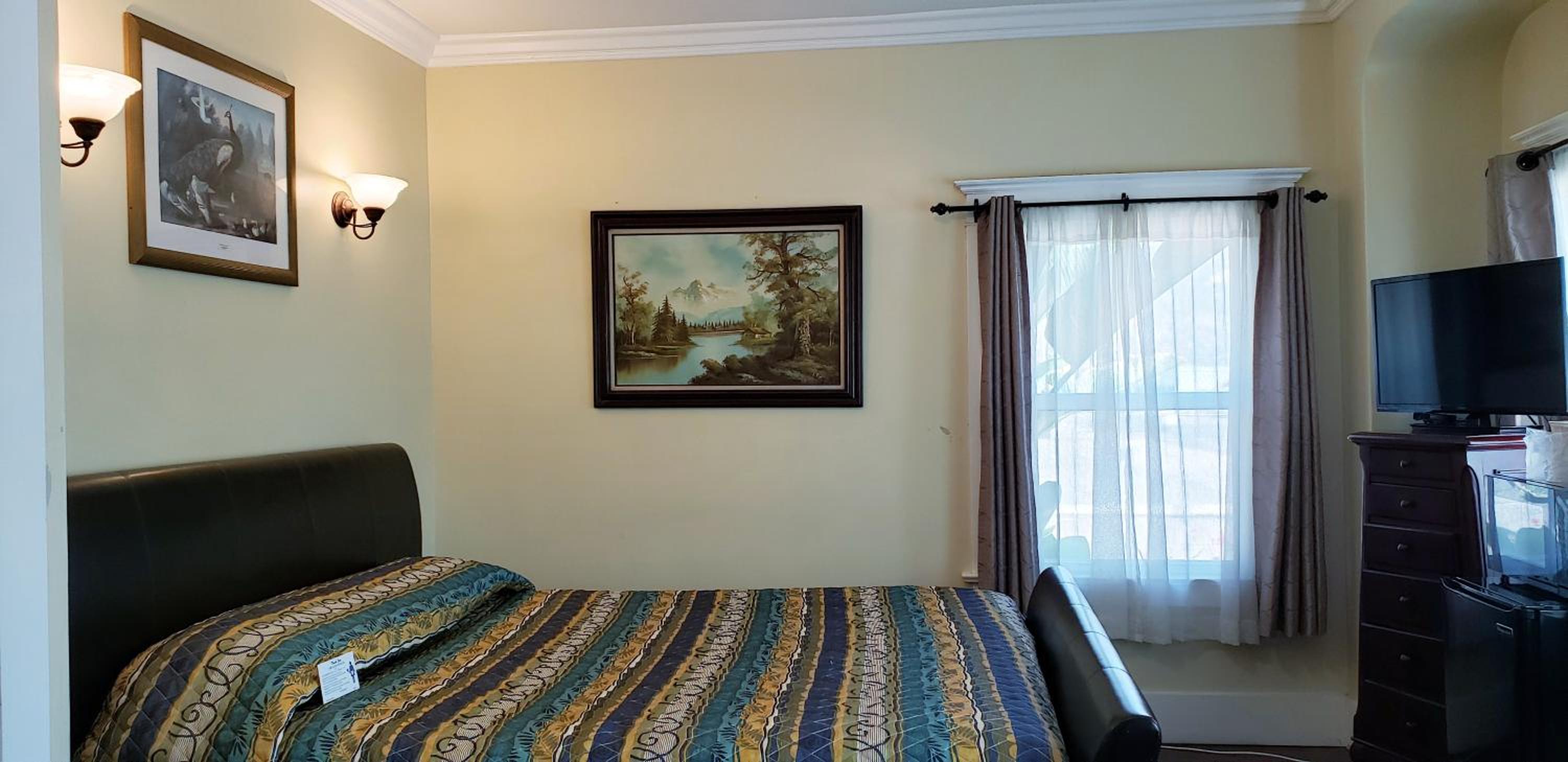 Standard King Room - Photo 4