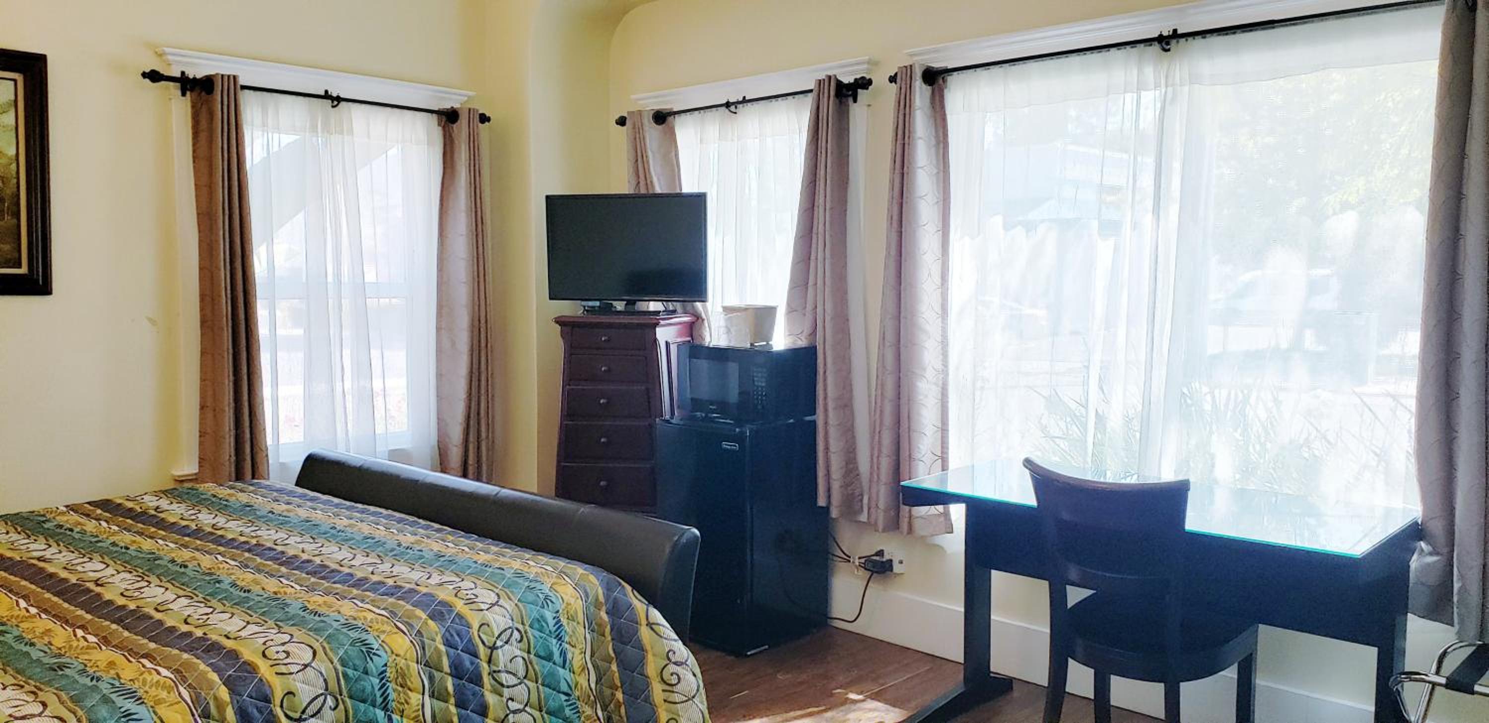 Standard King Room - Photo 3