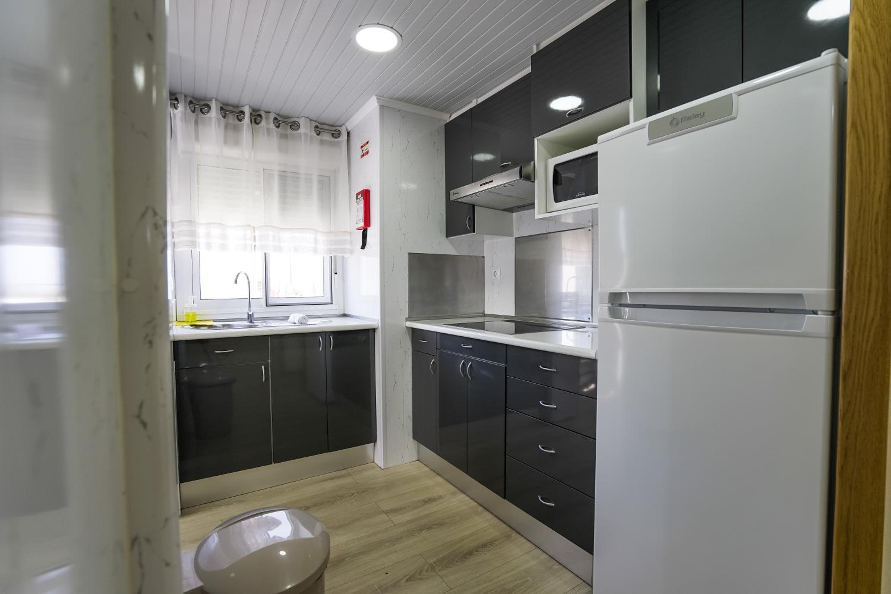 Three-Bedroom Bungalow - Photo 8