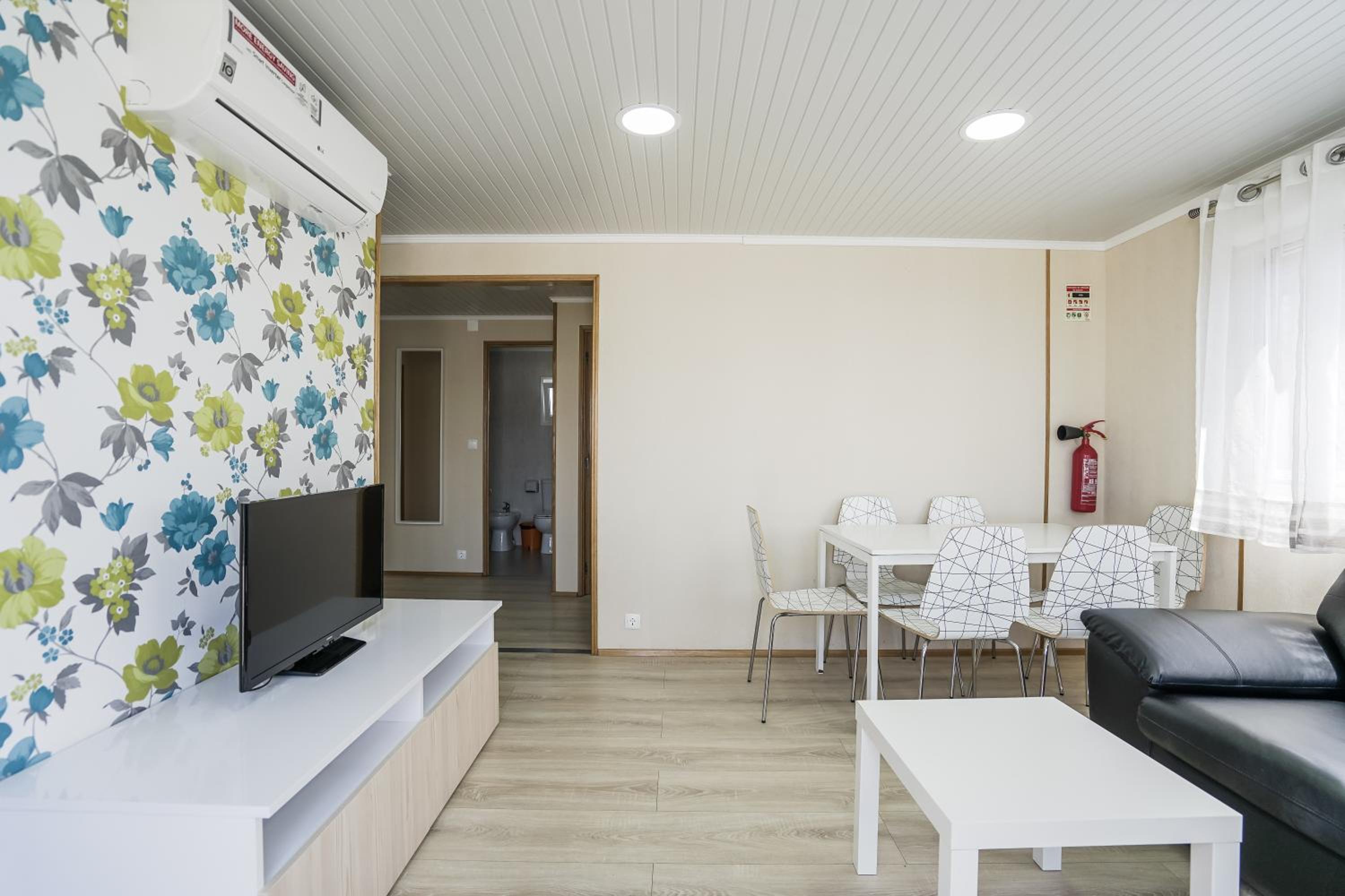 Three-Bedroom Bungalow - Photo 1