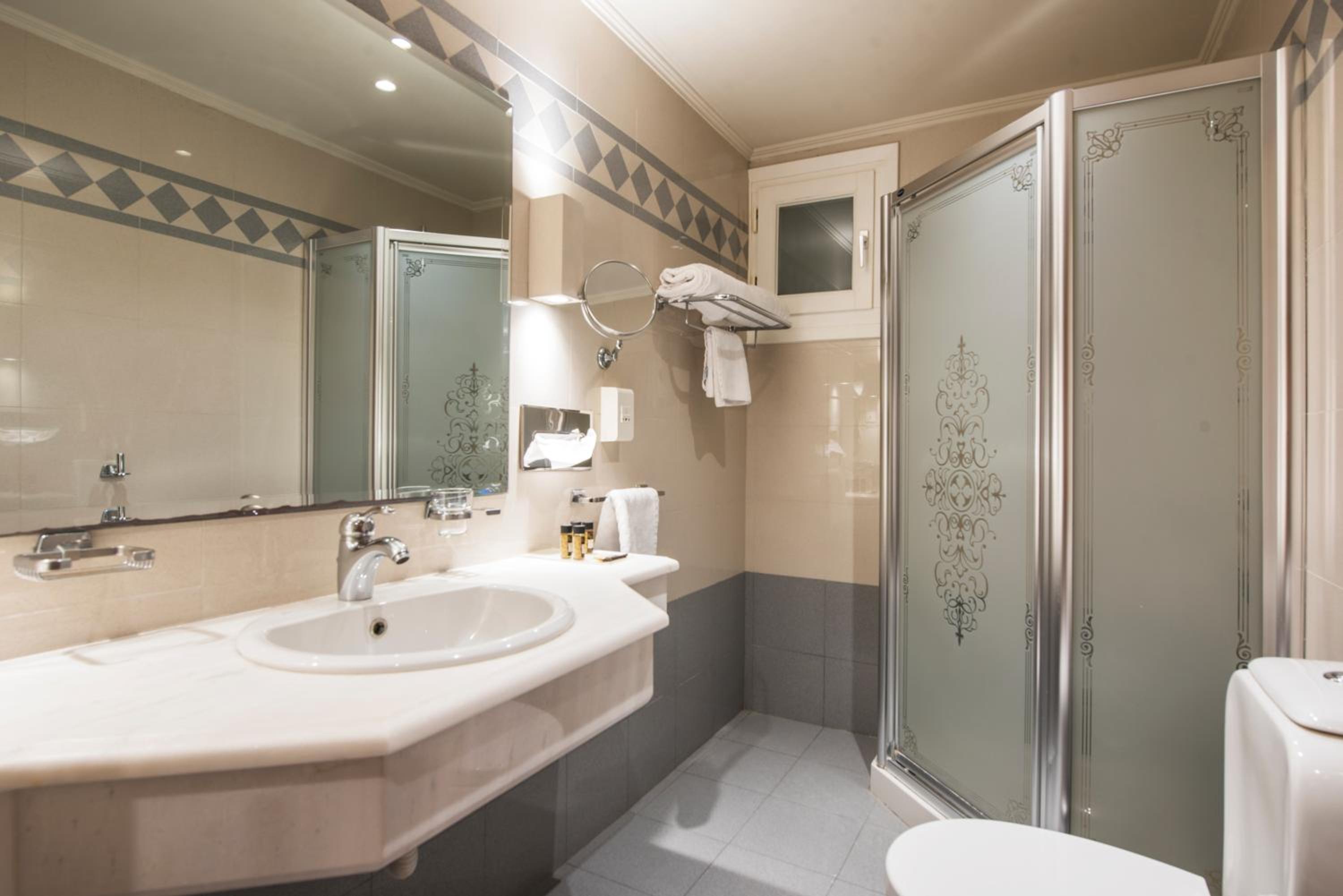 Double or Twin Room photo 2