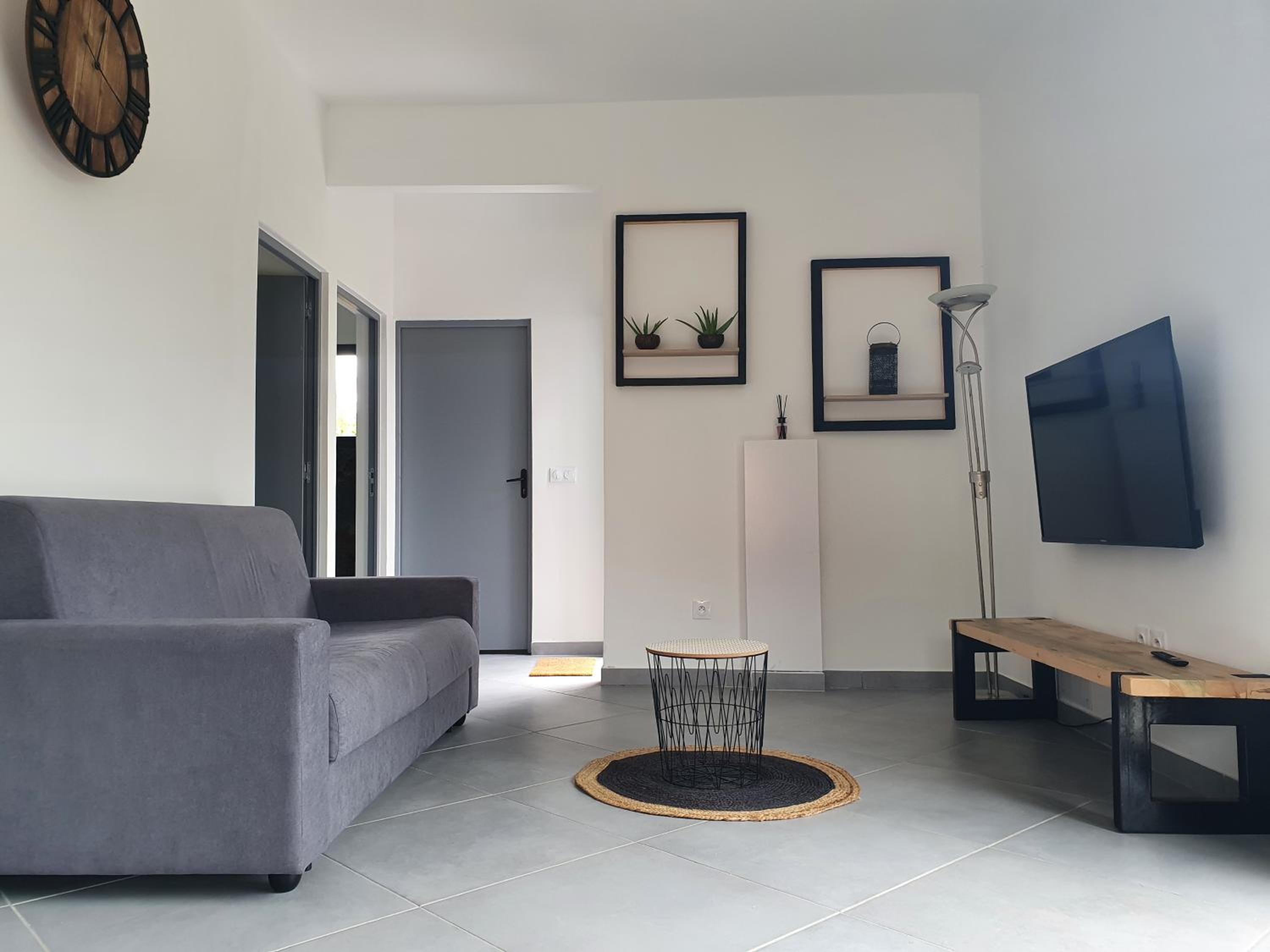 Two-Bedroom House - Photo 1