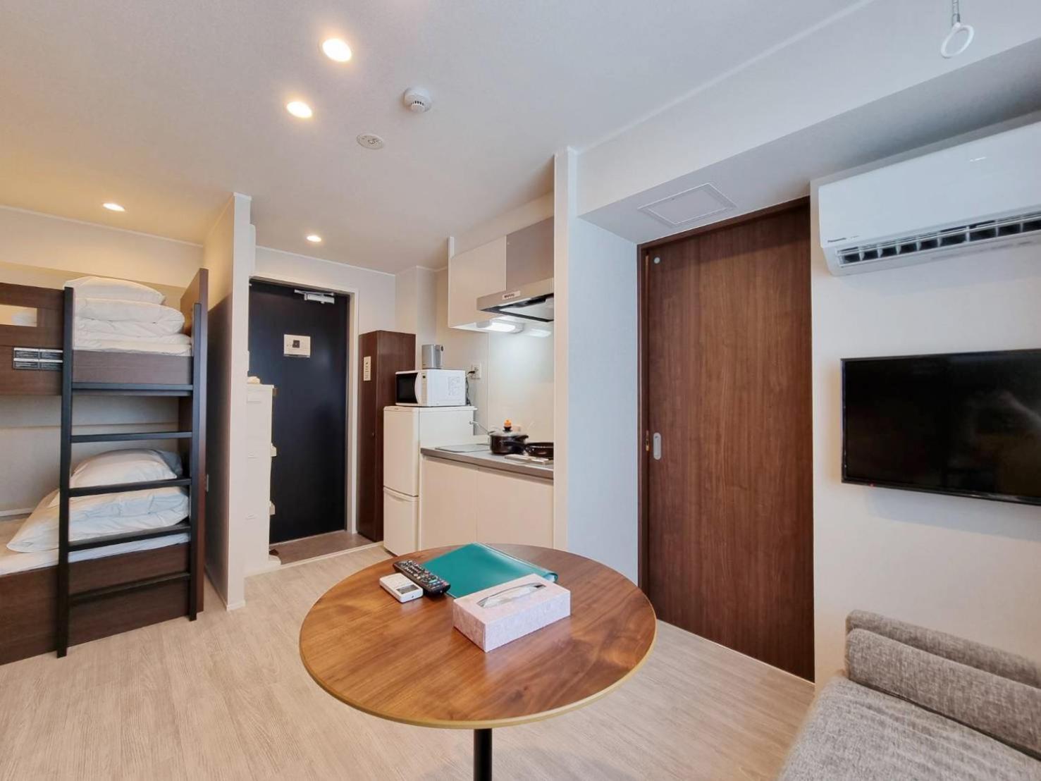 One-Bedroom Apartment photo 1