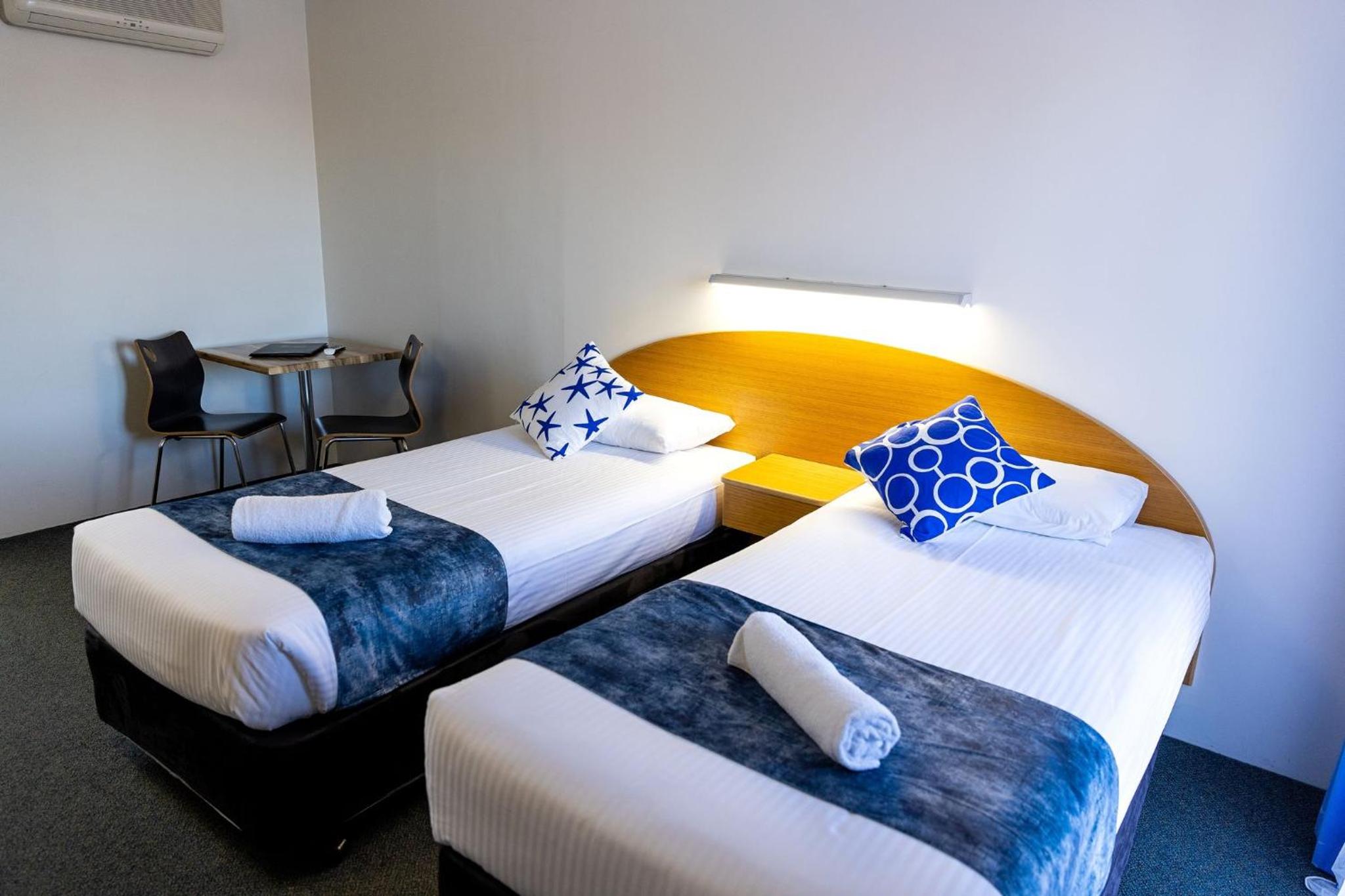 Economy Twin Room - Photo 2