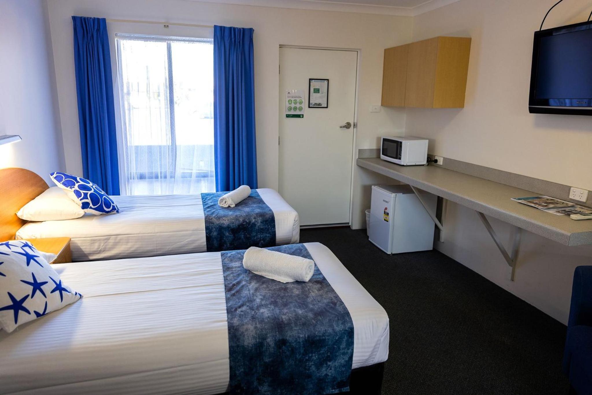 Economy Twin Room - Photo 4
