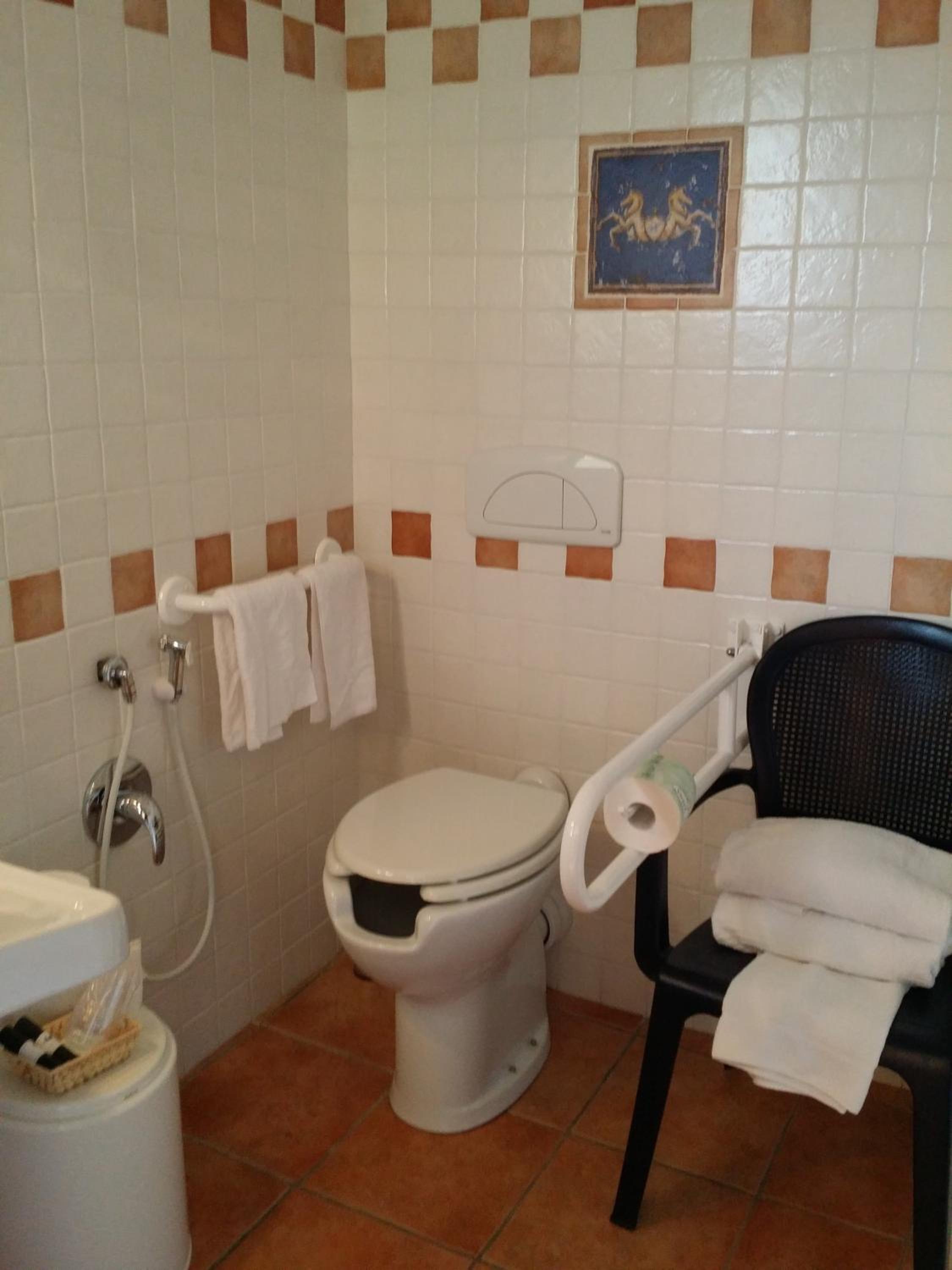 Double Room - Disability Access photo 3
