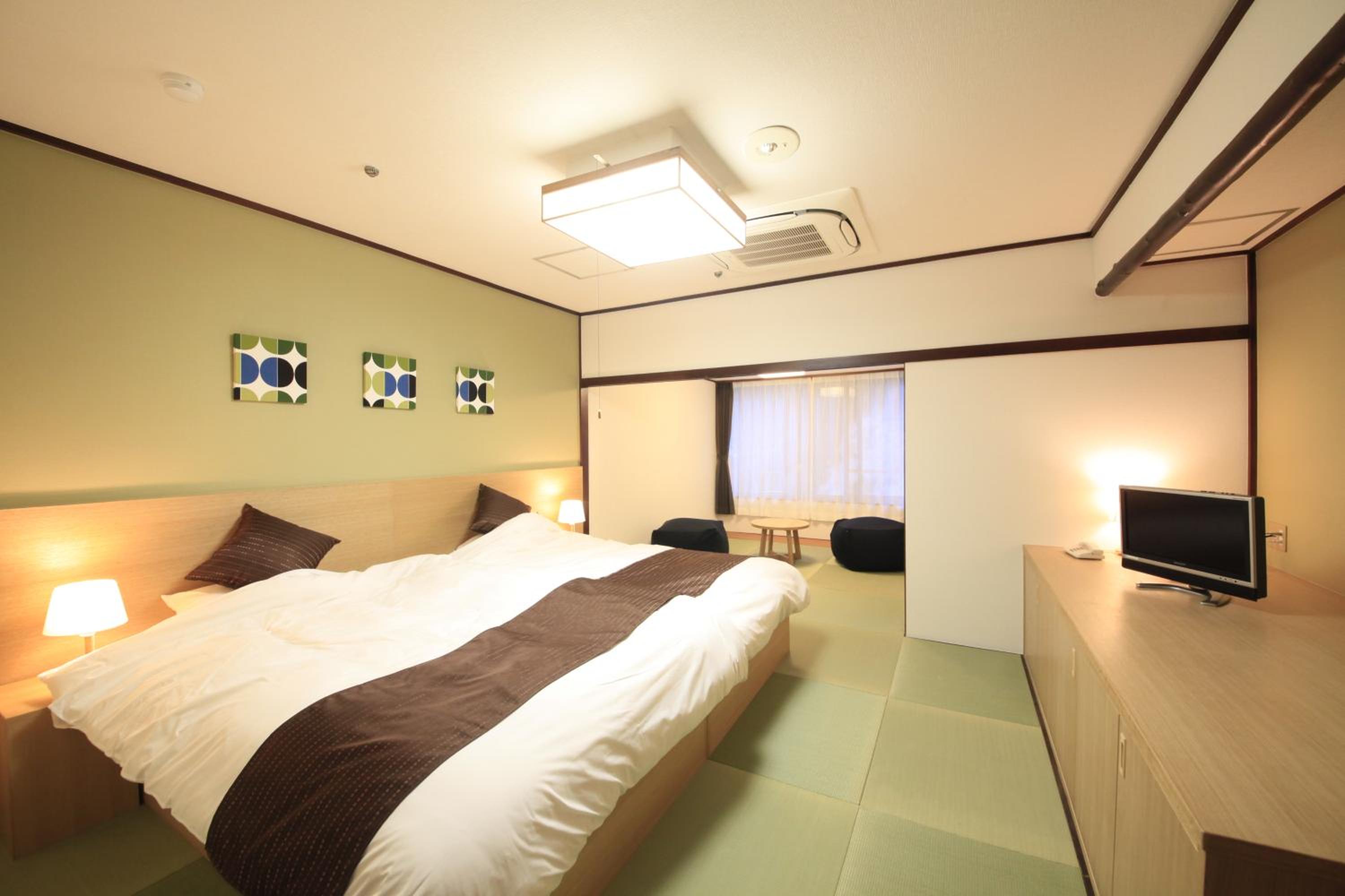 Japanese-Style Room with Low Bed and Bathroom - Non-Smoking thumbnail 5