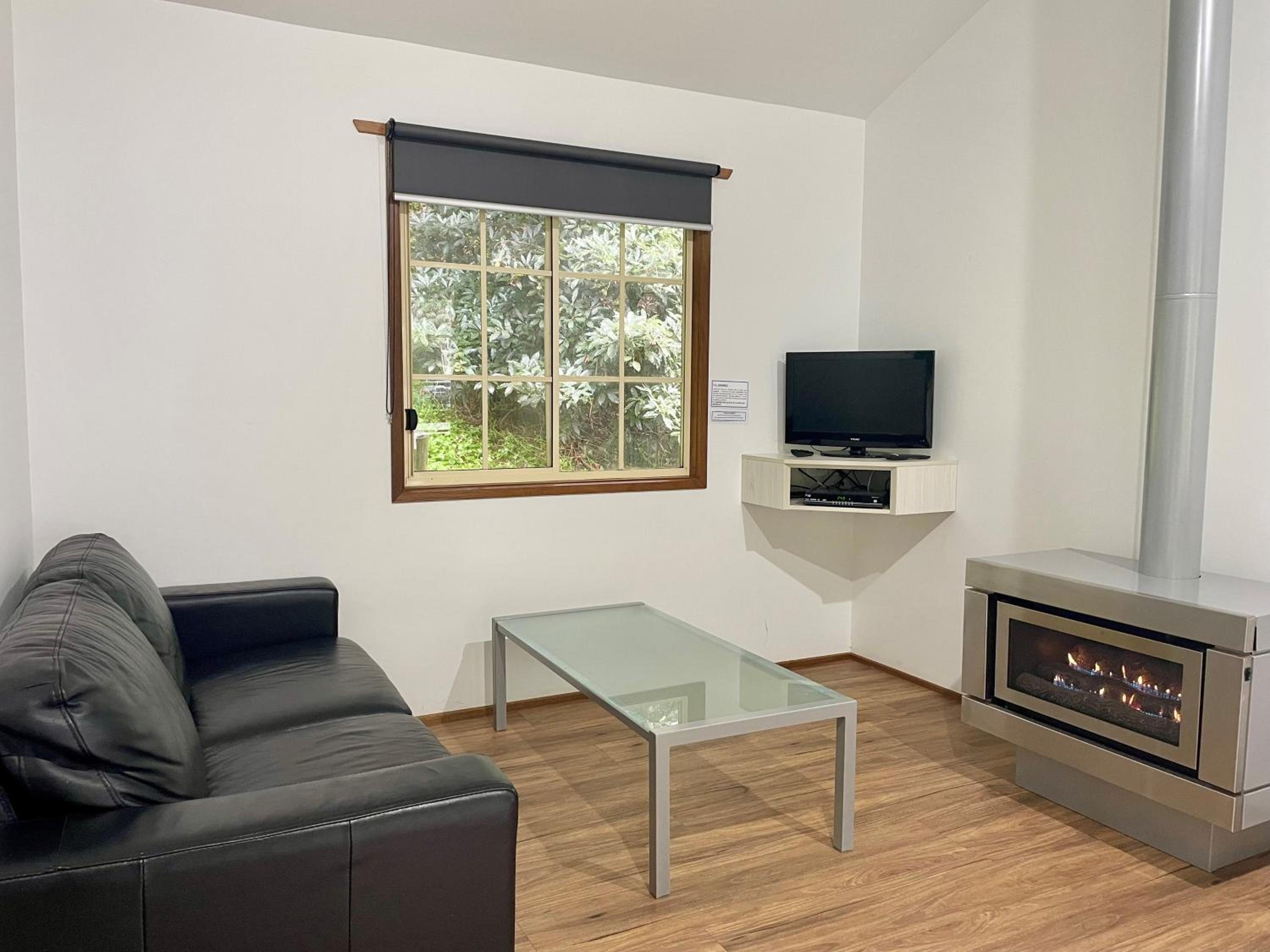 Two-Bedroom Bungalow - Photo 5
