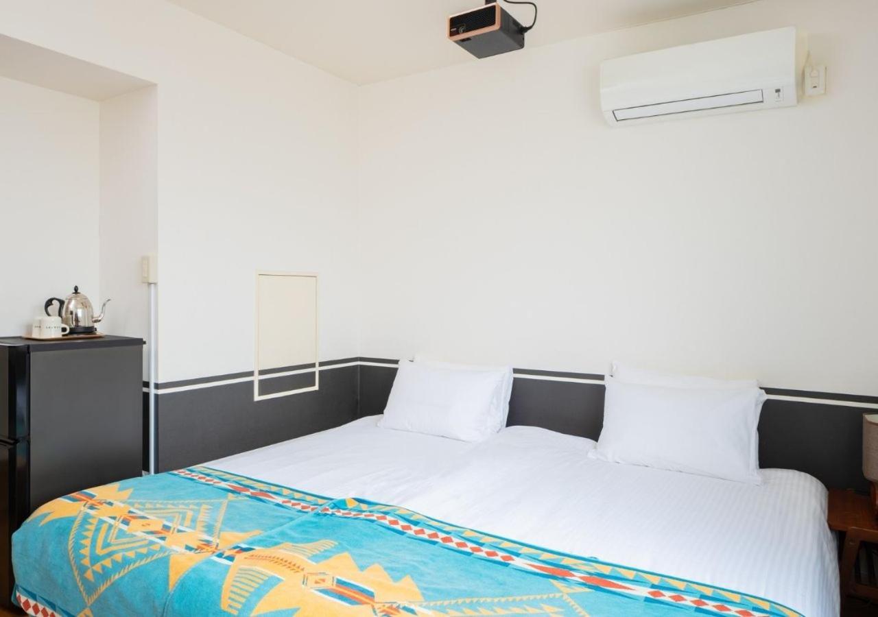 Theater King or Twin Room with Private Bathroom