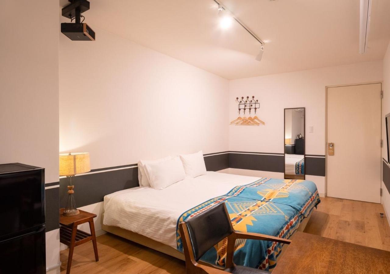Theater King or Twin Room with Private Bathroom