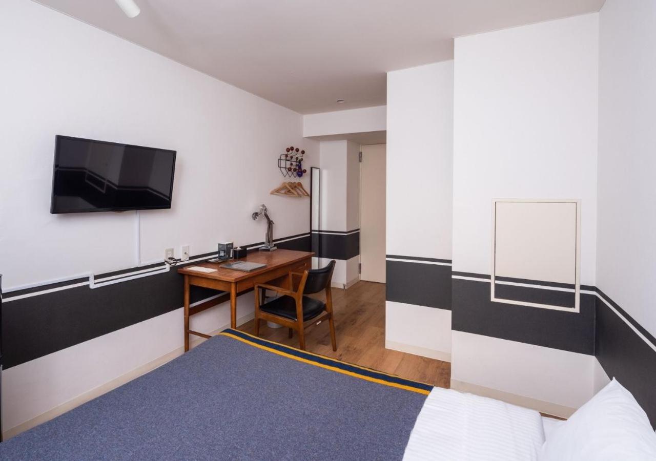 Double Room with Private Bathroom thumbnail 6