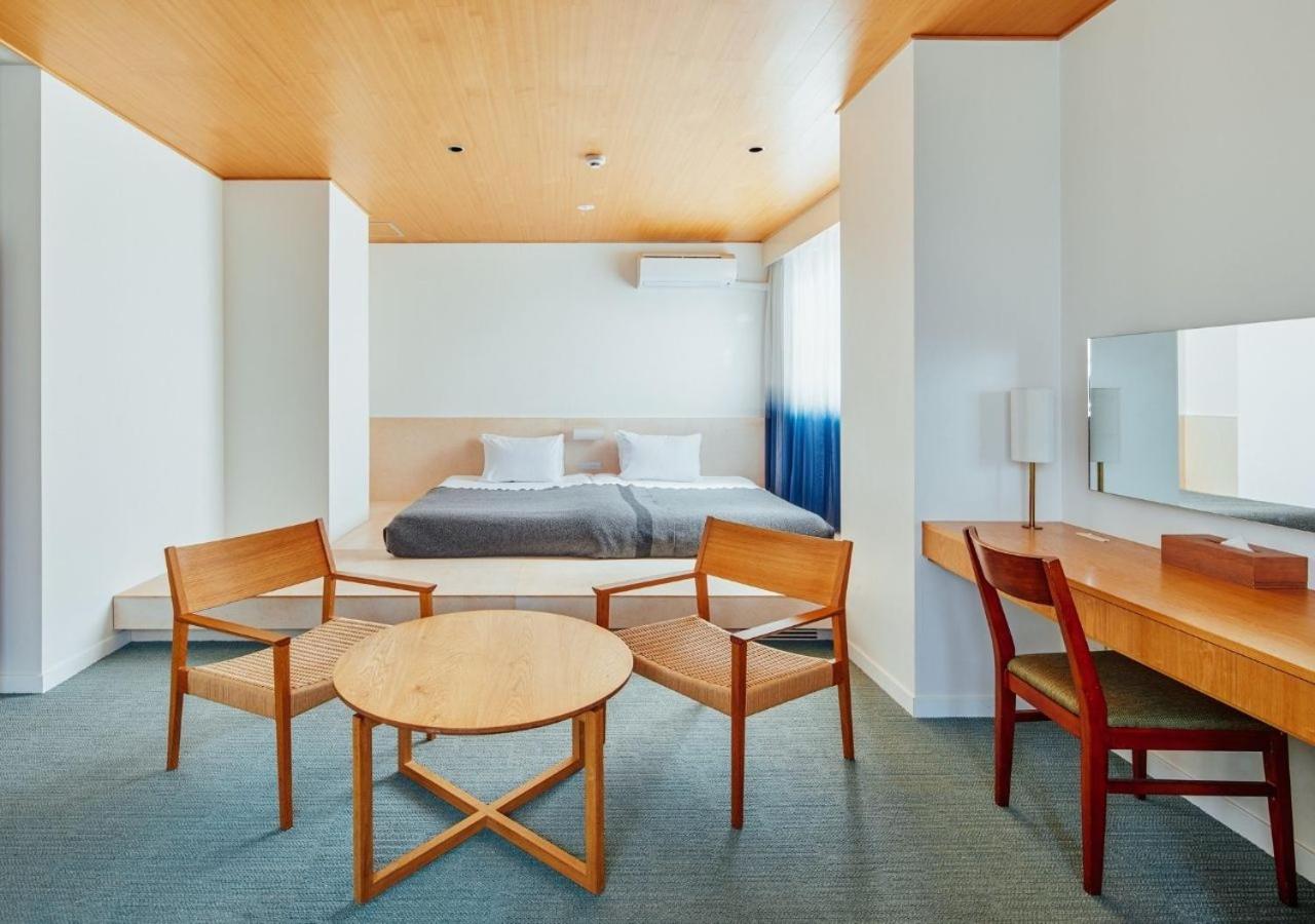 Theater Deluxe King or Twin Room with Private Bathroom