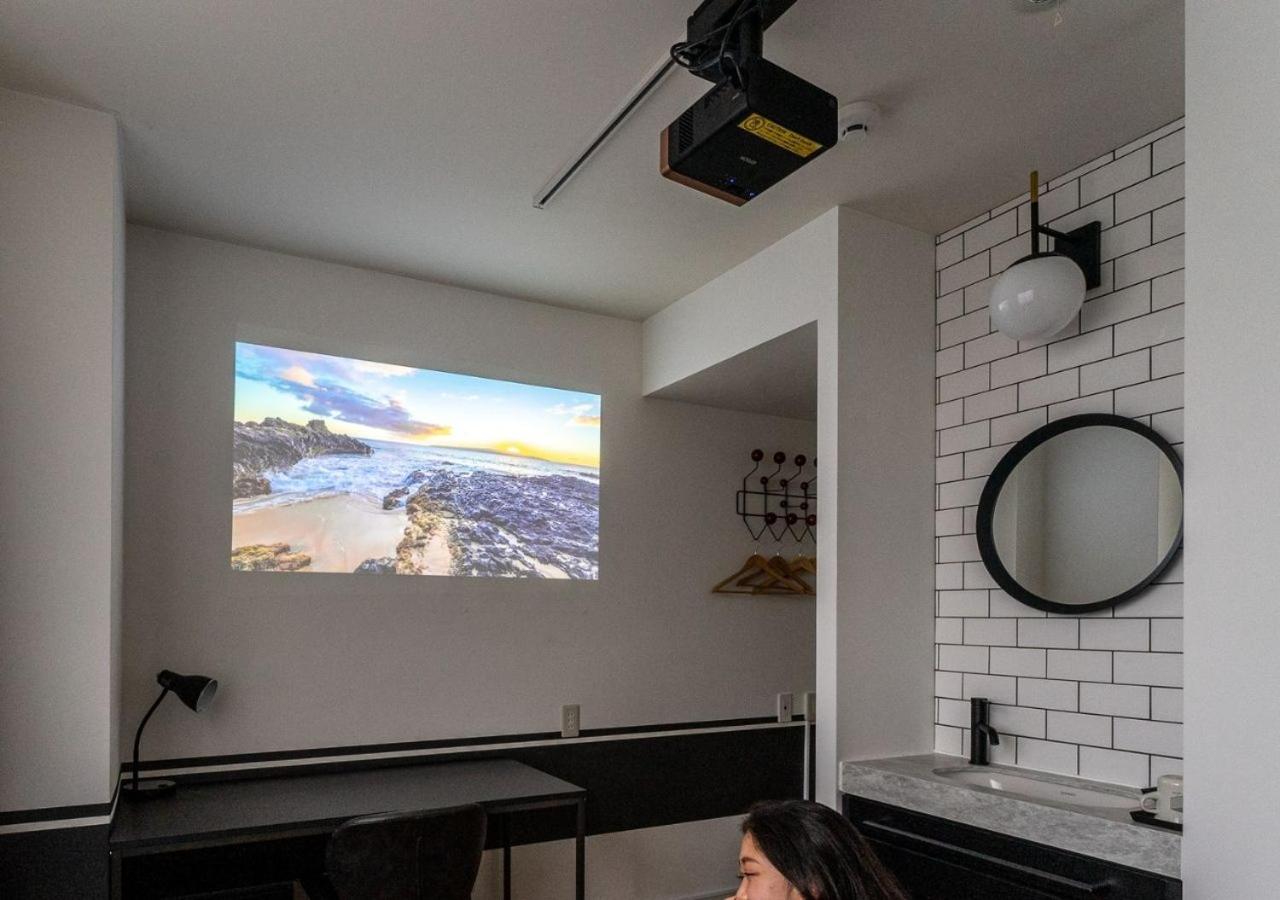 Theater Double Room with Private Shower thumbnail 6