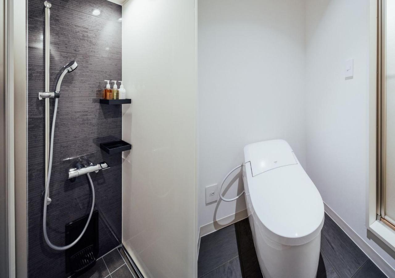 Theater Double Room with Private Shower thumbnail 5