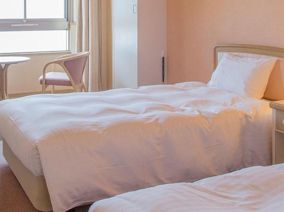 Standard Twin Room with Sea View - Photo 3