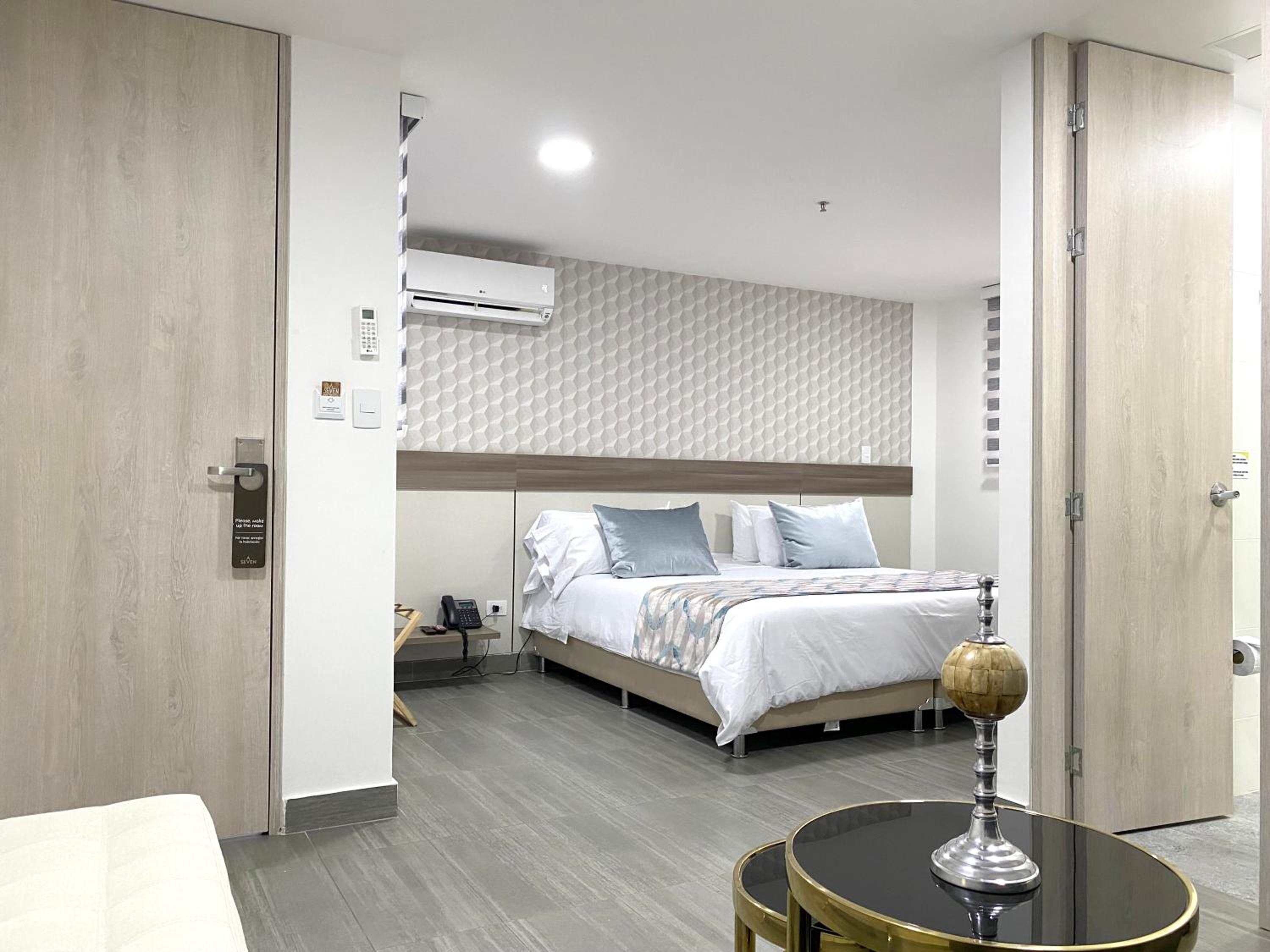 Standard King Room photo 1