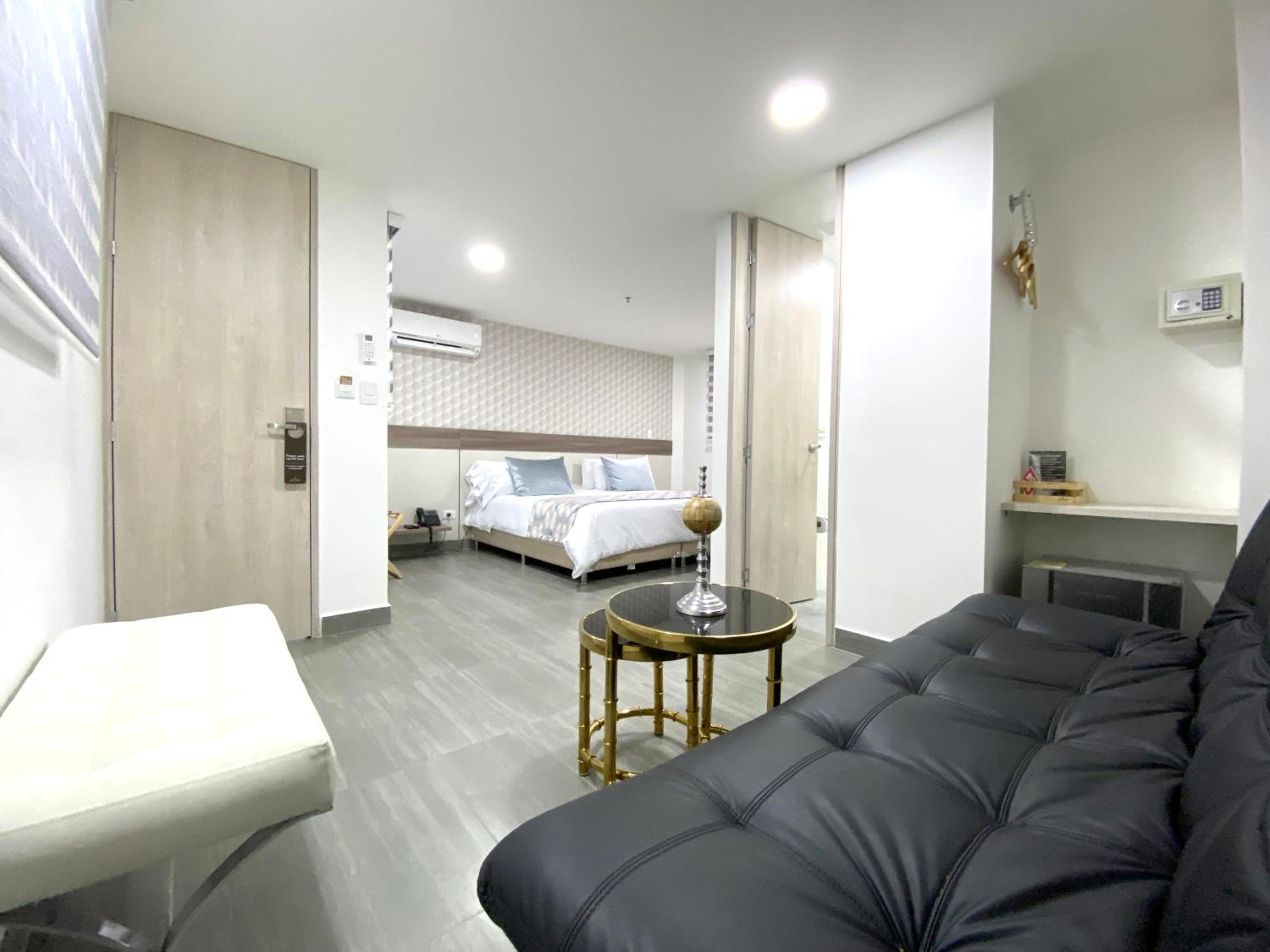 Standard King Room photo 2