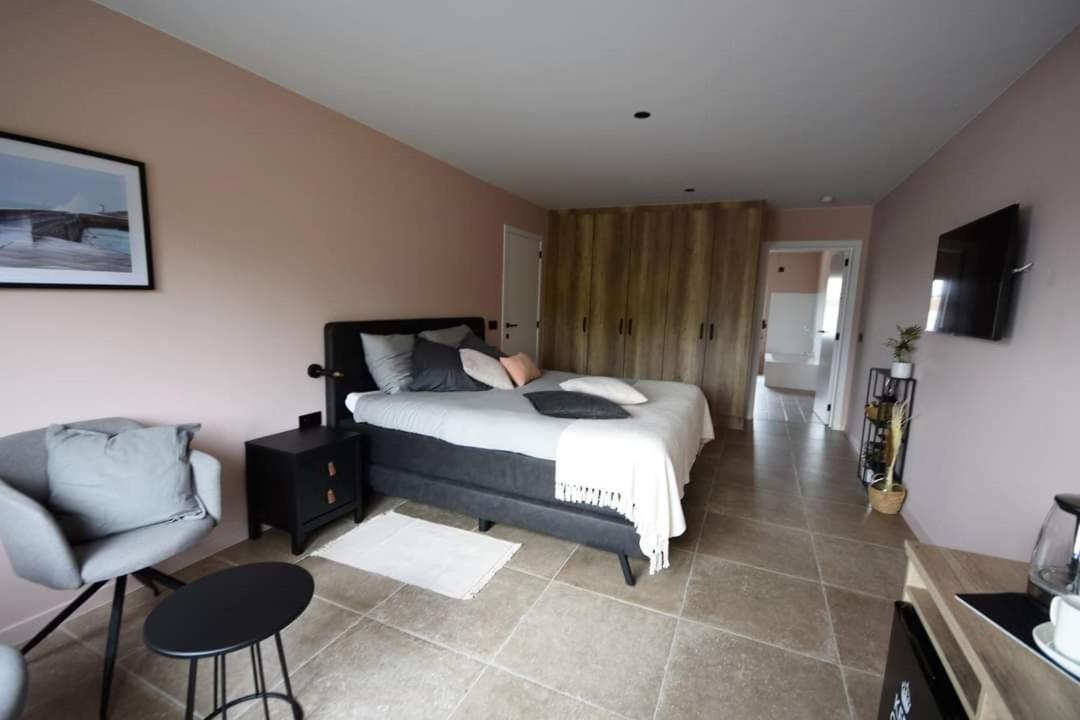 Deluxe Double Room With Bath photo 2
