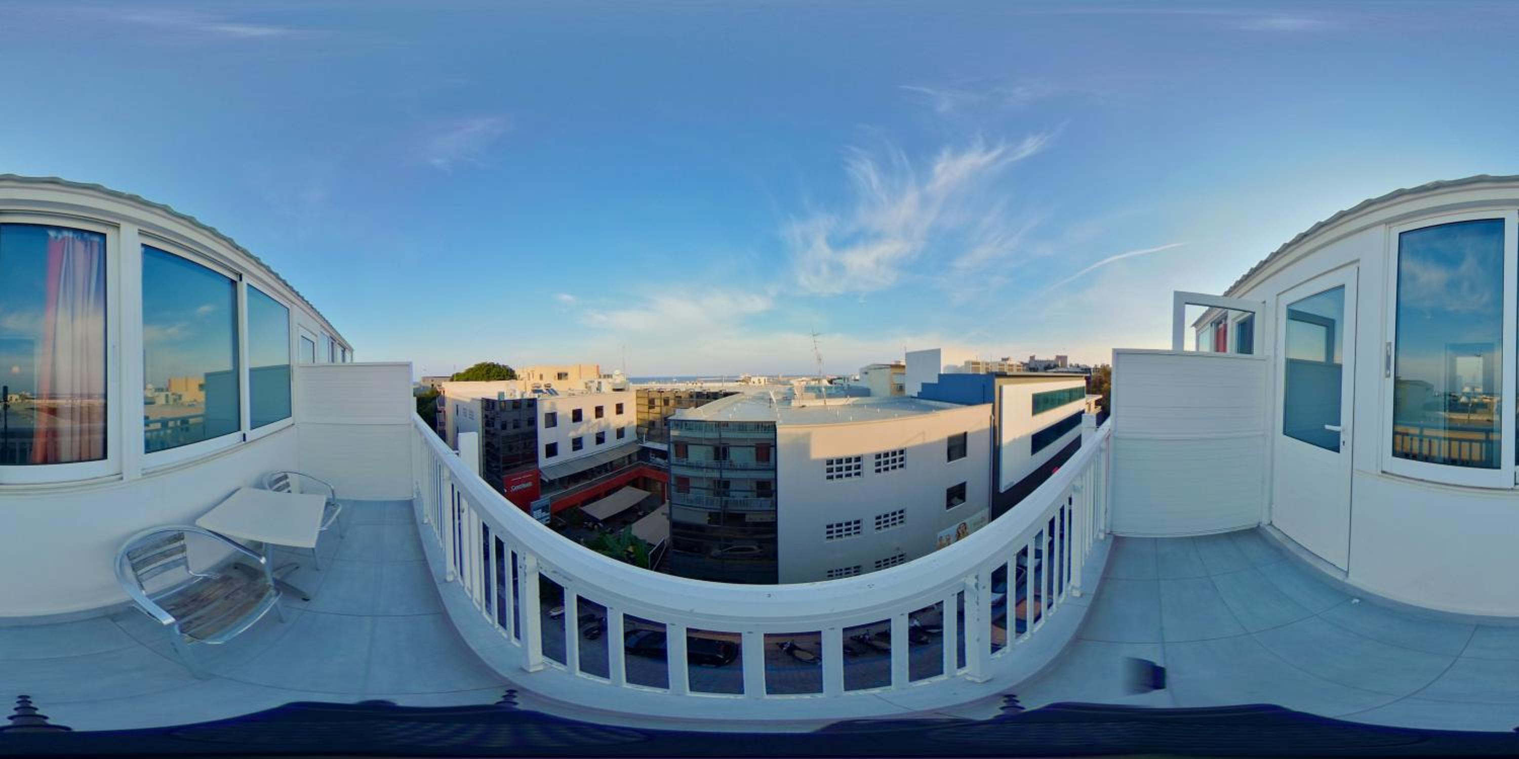Superior Room with City and Sea View - Photo 8