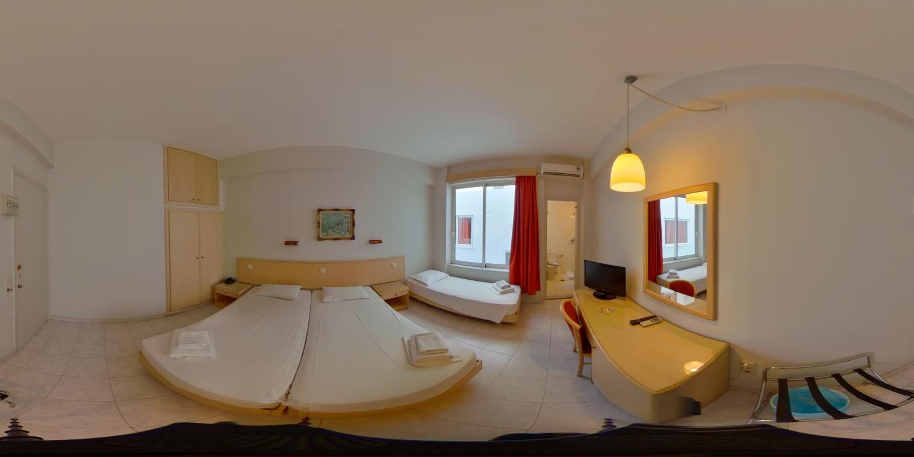 Internal Triple Room with Window (no view) - Photo 6