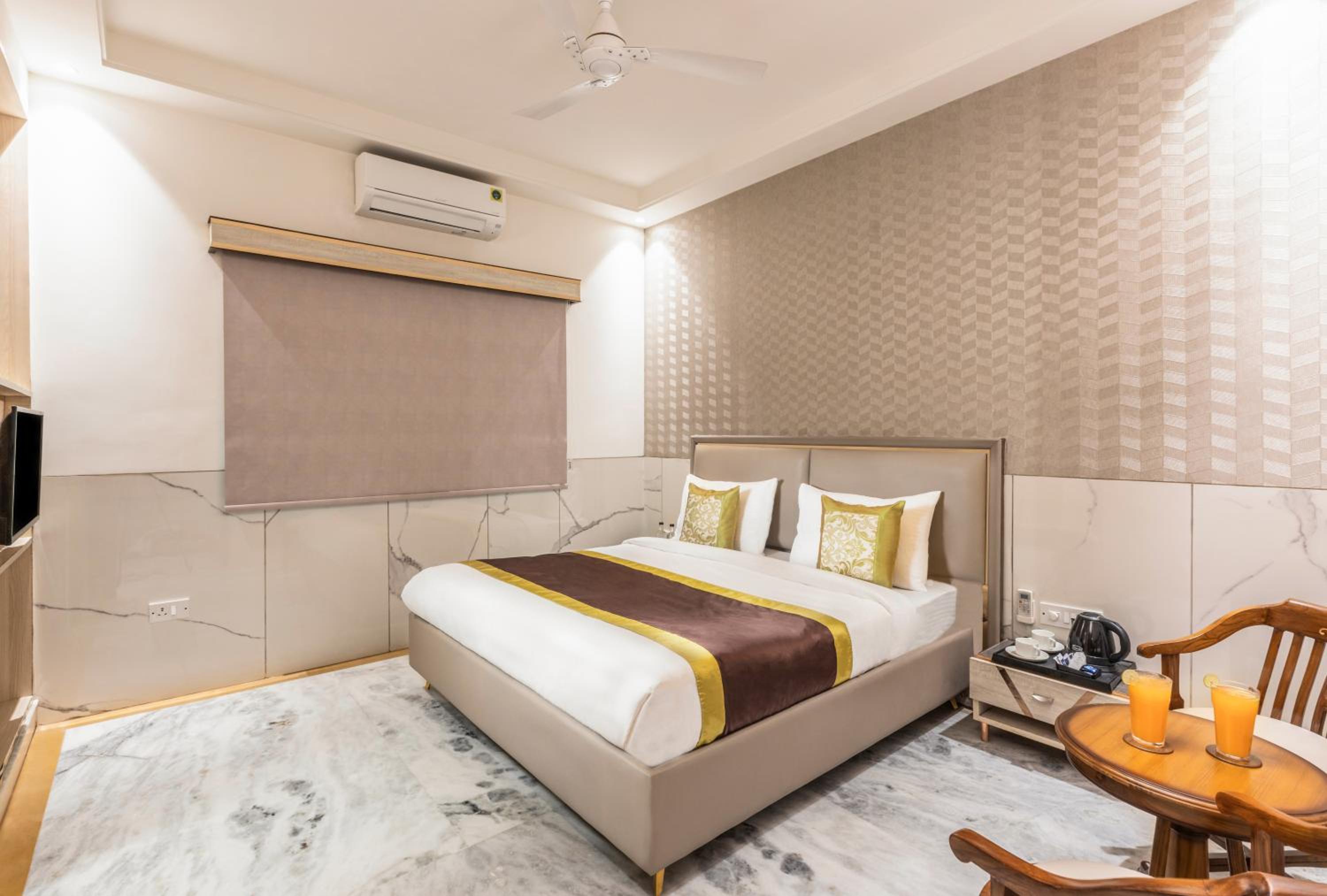 Deluxe Room - Photo 9