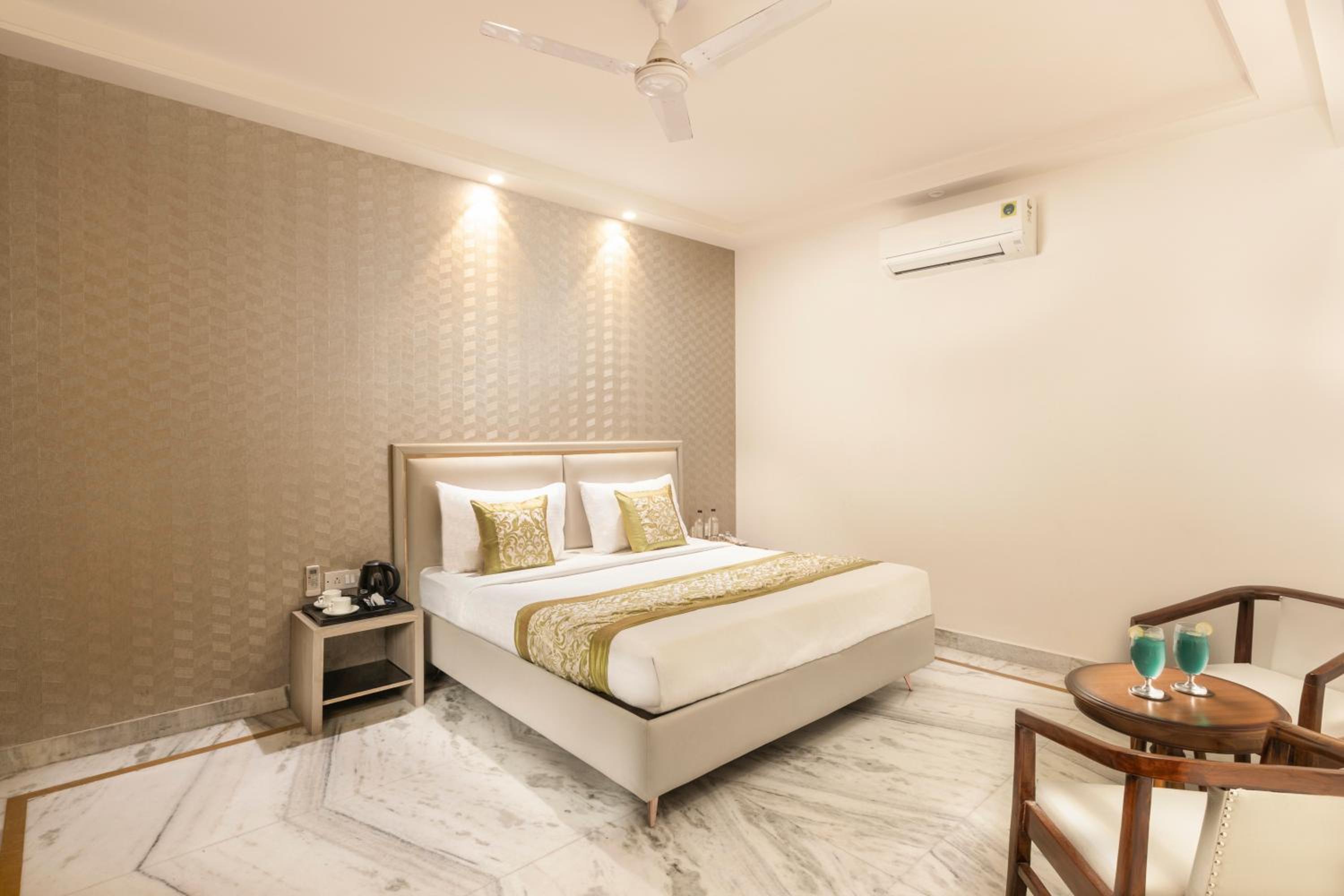 Deluxe Room - Photo 15