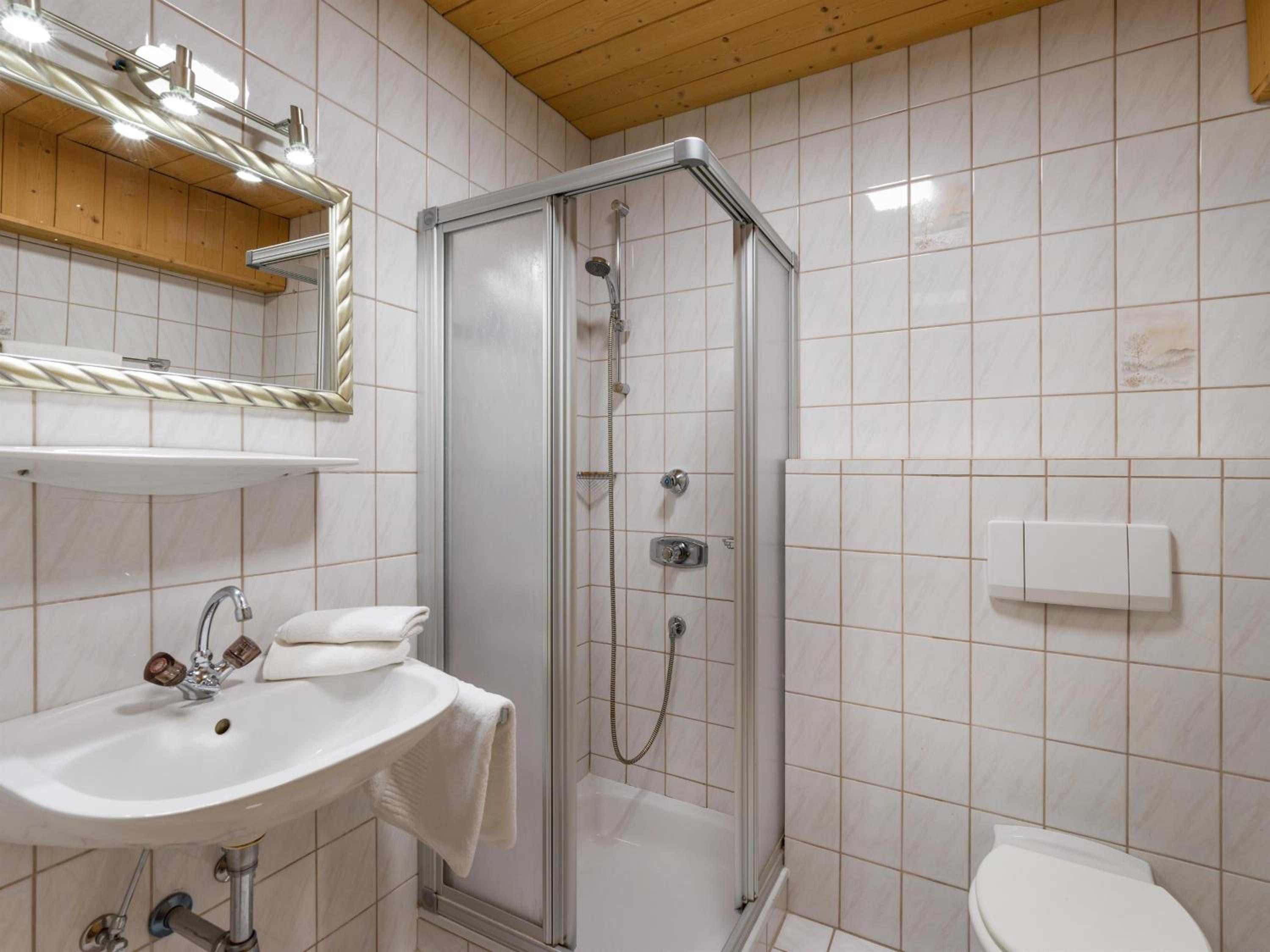 Apartment with Shower - Photo 39